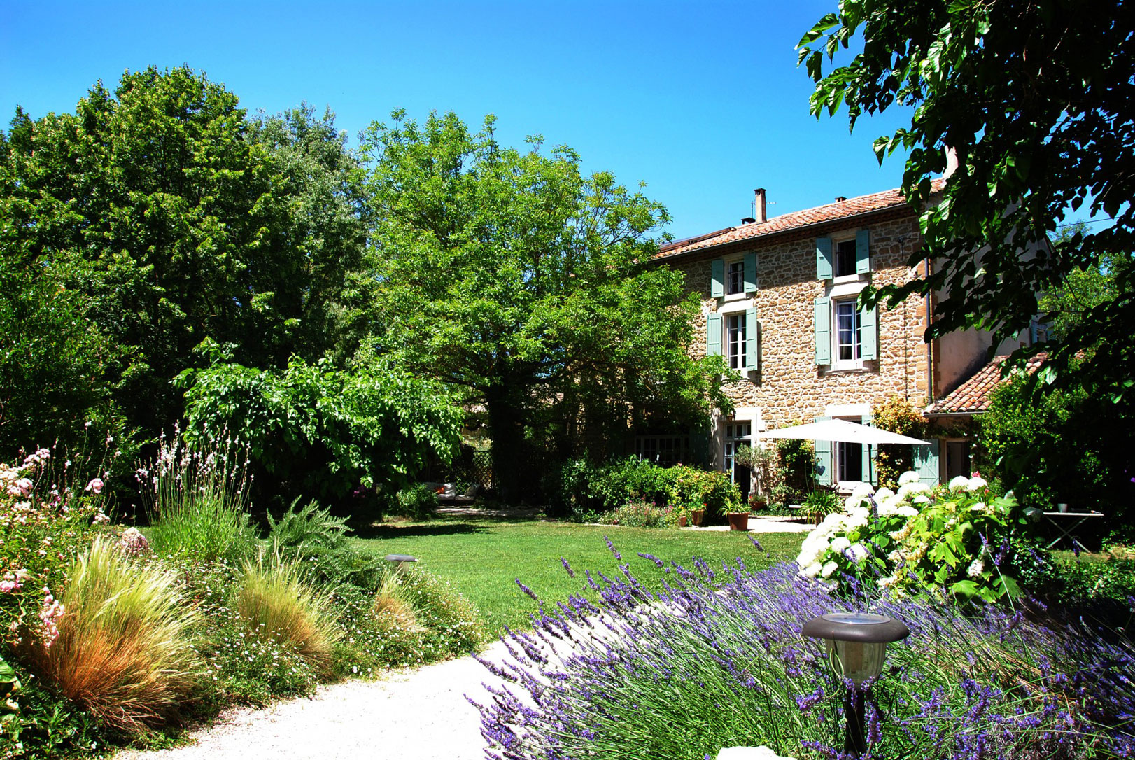 A vendre en Pays des Sorgues, en Provence, beau mas avec piscine    