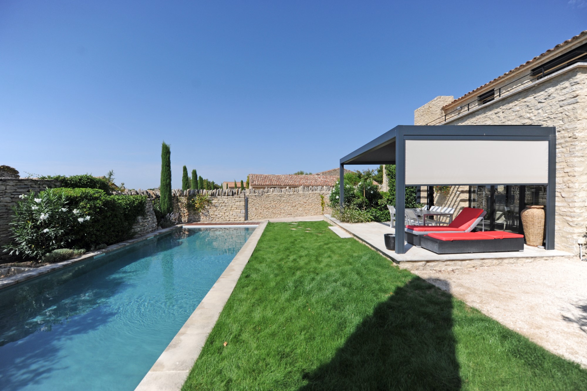 Village de Gordes : propriété moderne    