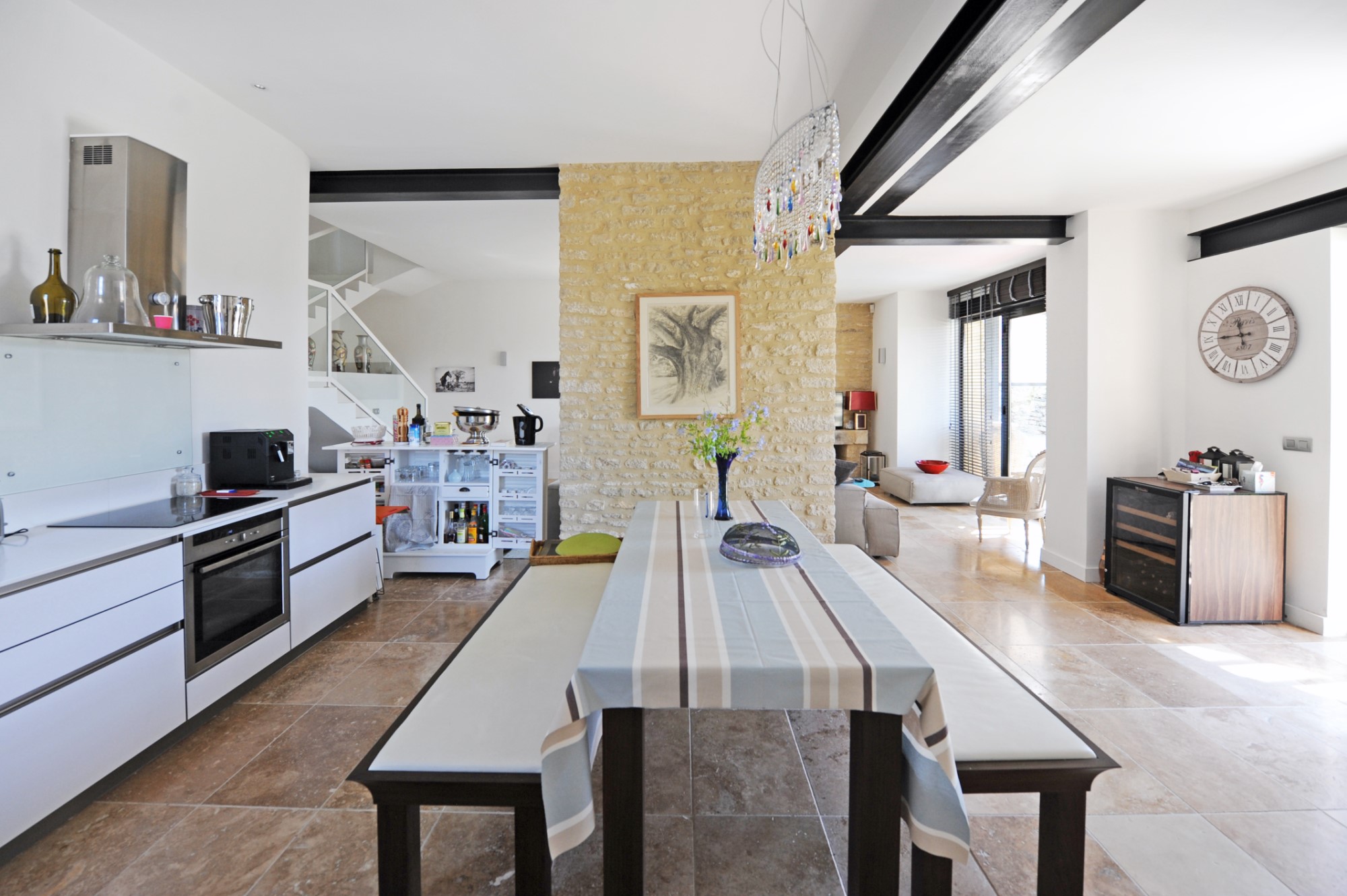 Village de Gordes : propriété moderne    