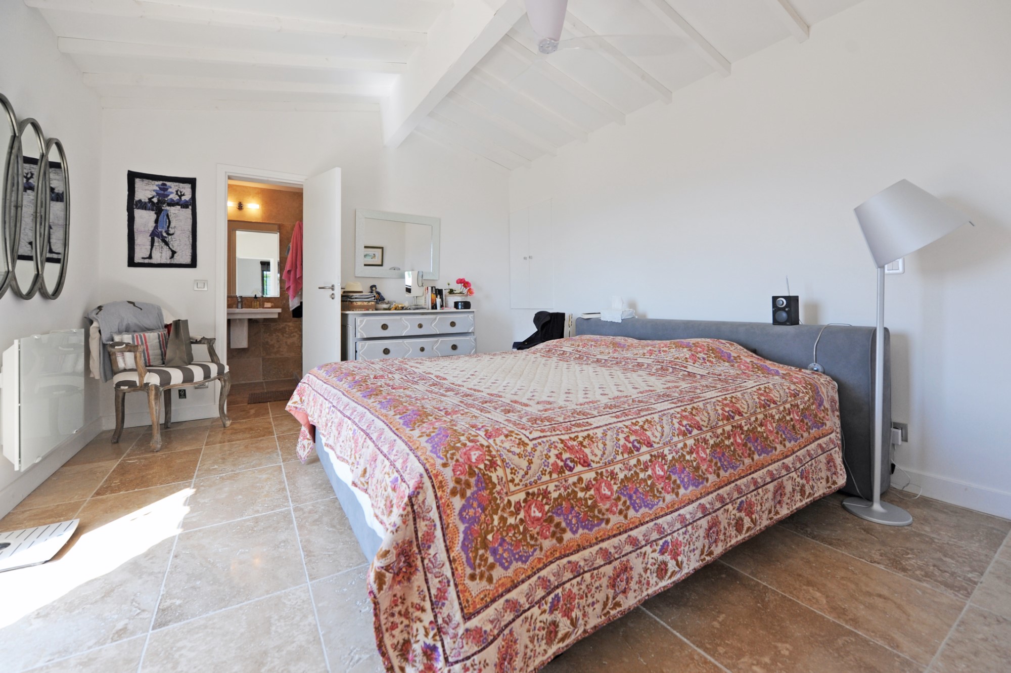 Village de Gordes : propriété moderne    