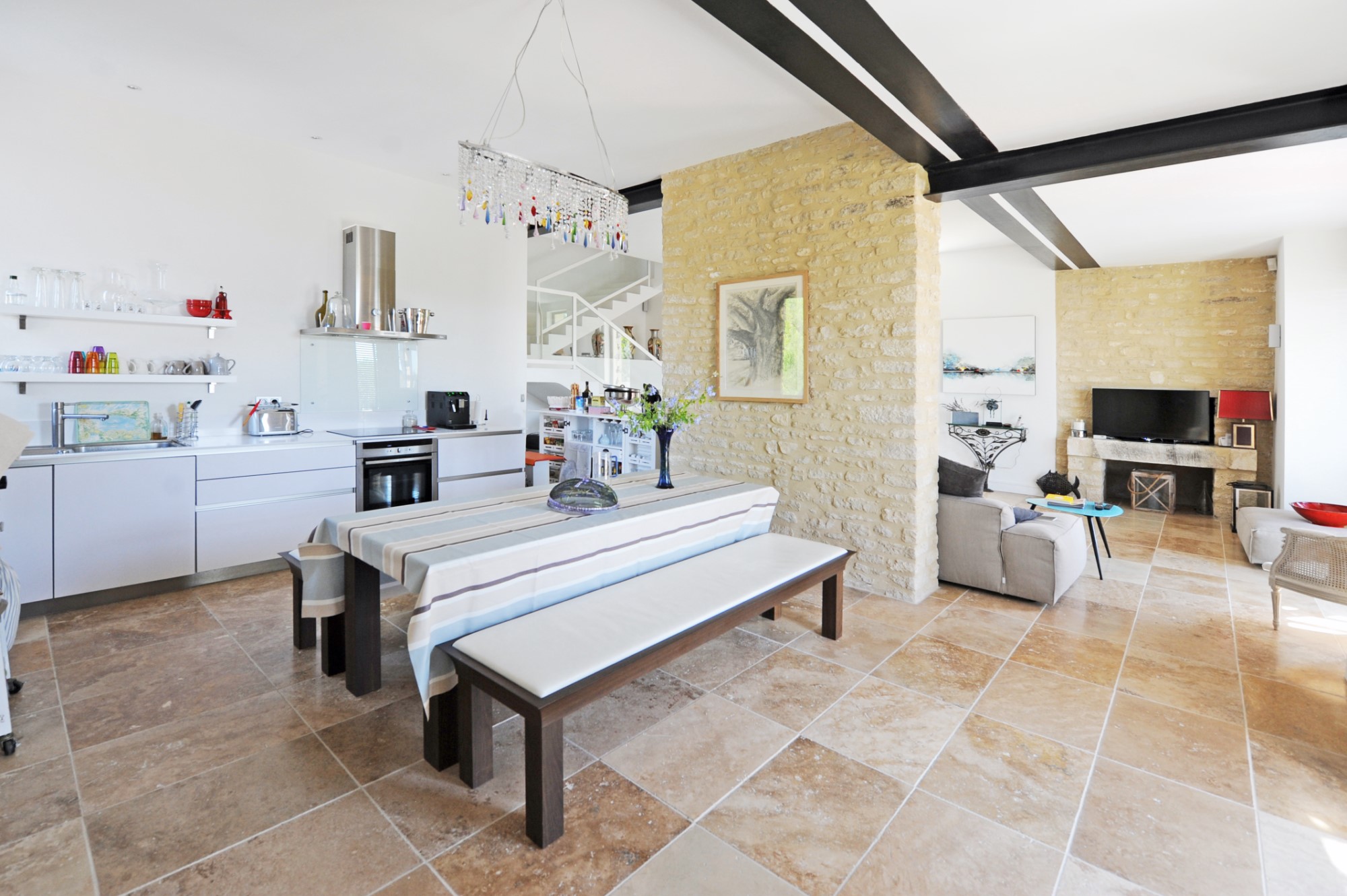 Village de Gordes : propriété moderne    