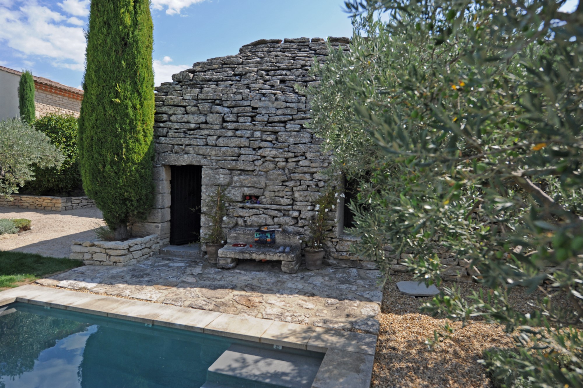 Village de Gordes : propriété moderne    