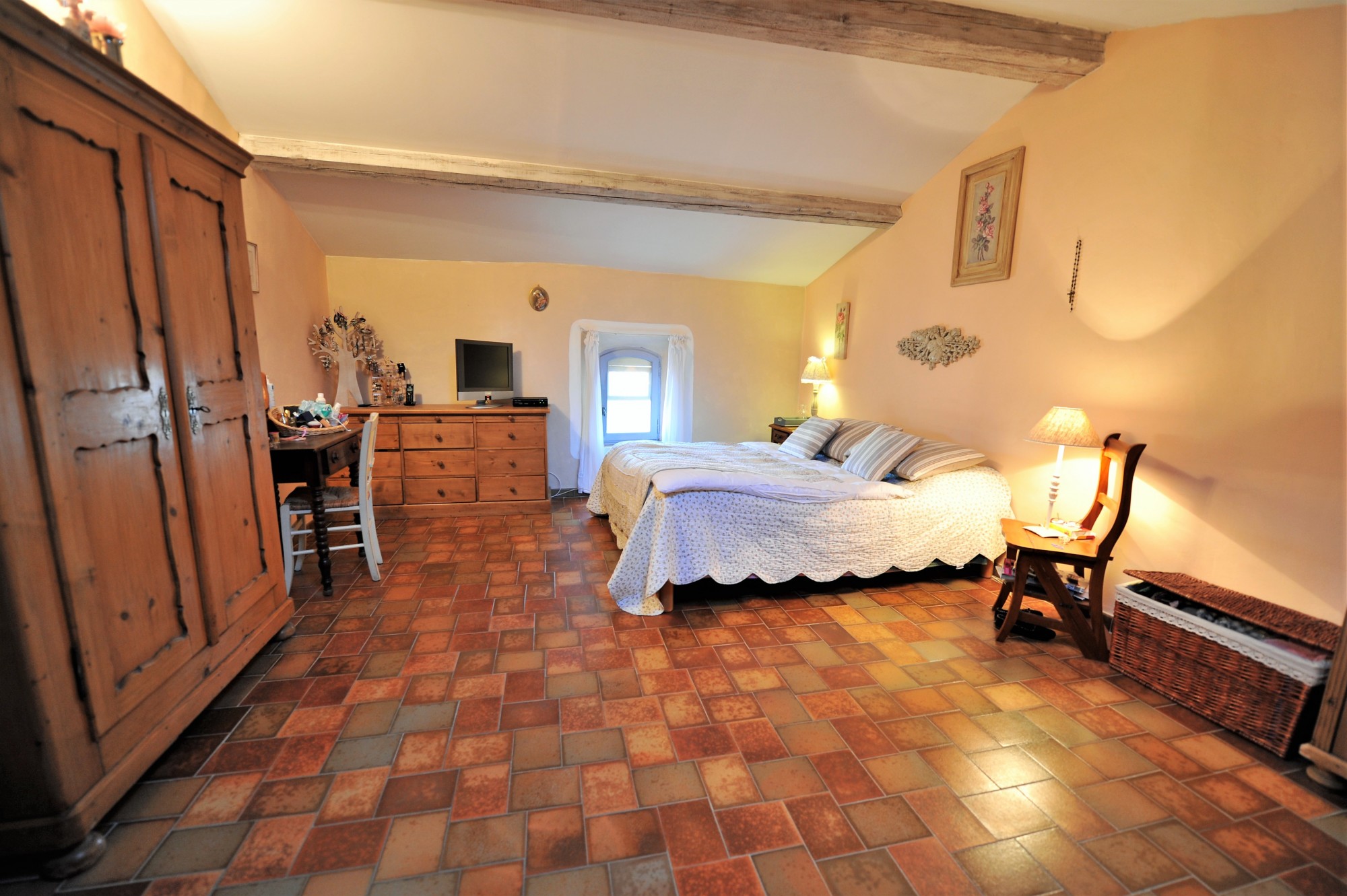 En Provence, à vendre,  maison de village rénovée   