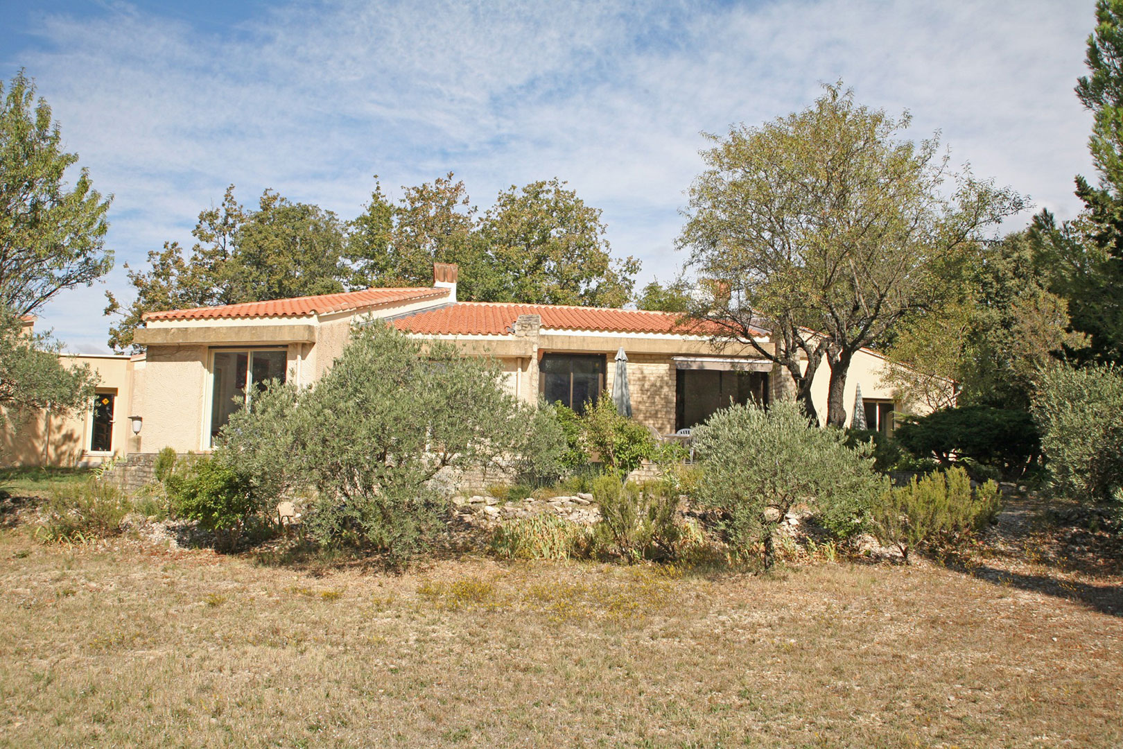 Luberon - Maison contemporaine lumineuse bénéficiant de belles vues   