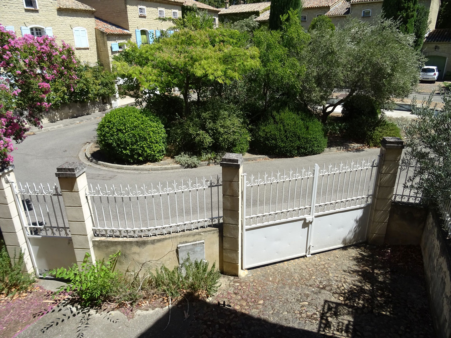 Avignon Sud - Maison dans environnement calme   