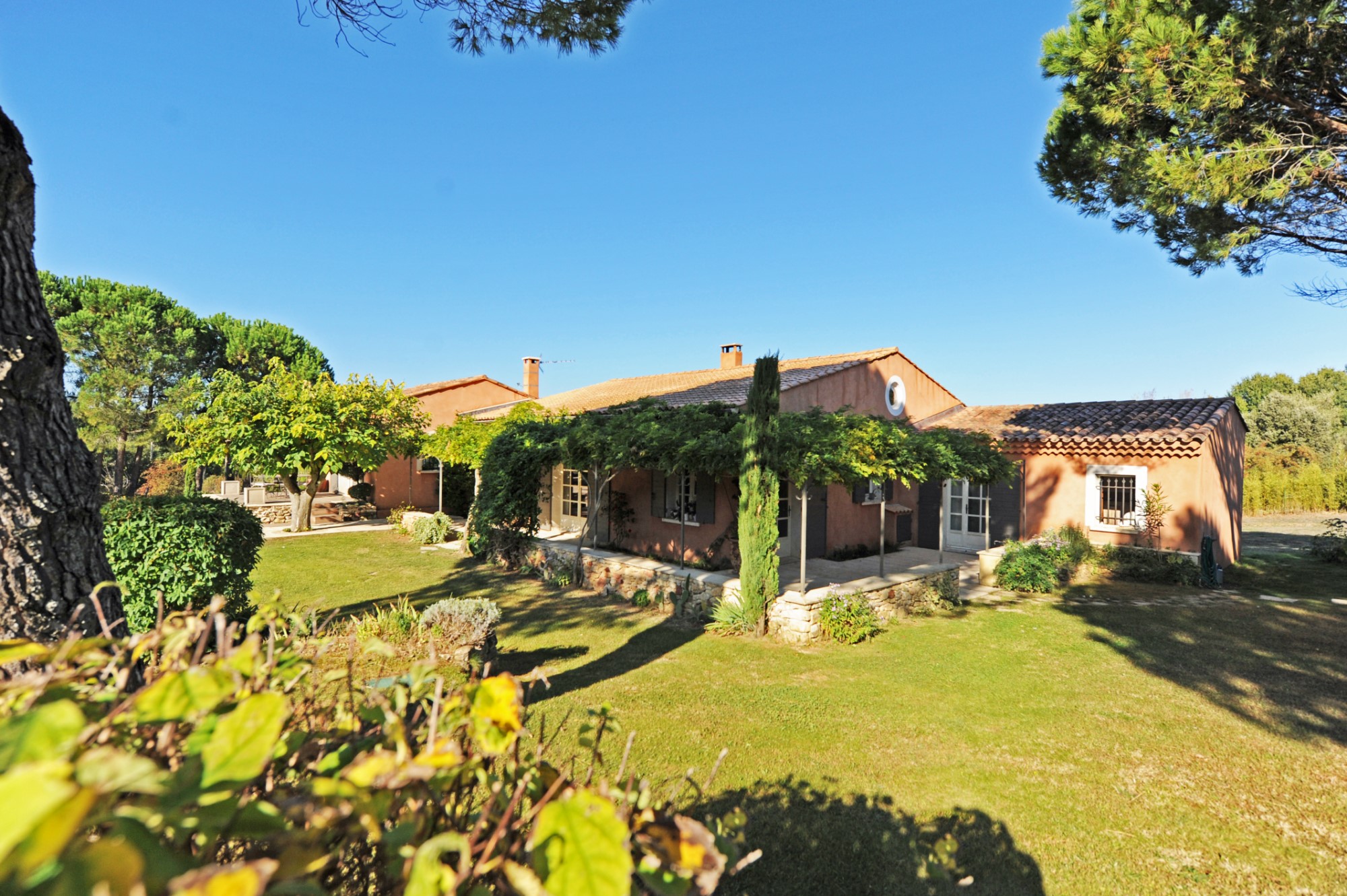 Roussillon : belle situation pour cette villa tout confort   