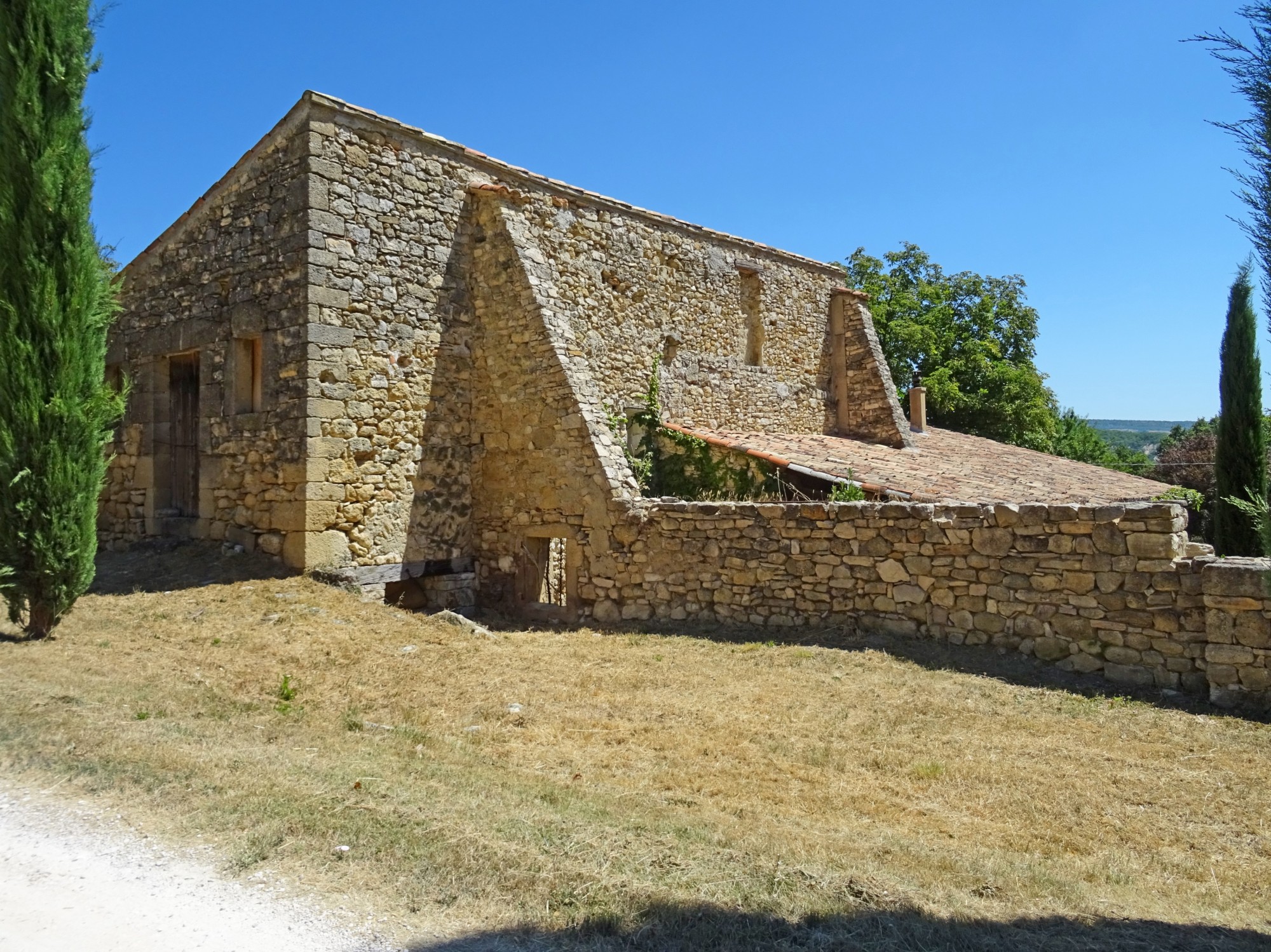 Luberon, ensemble de trois maisons en pleine nature   