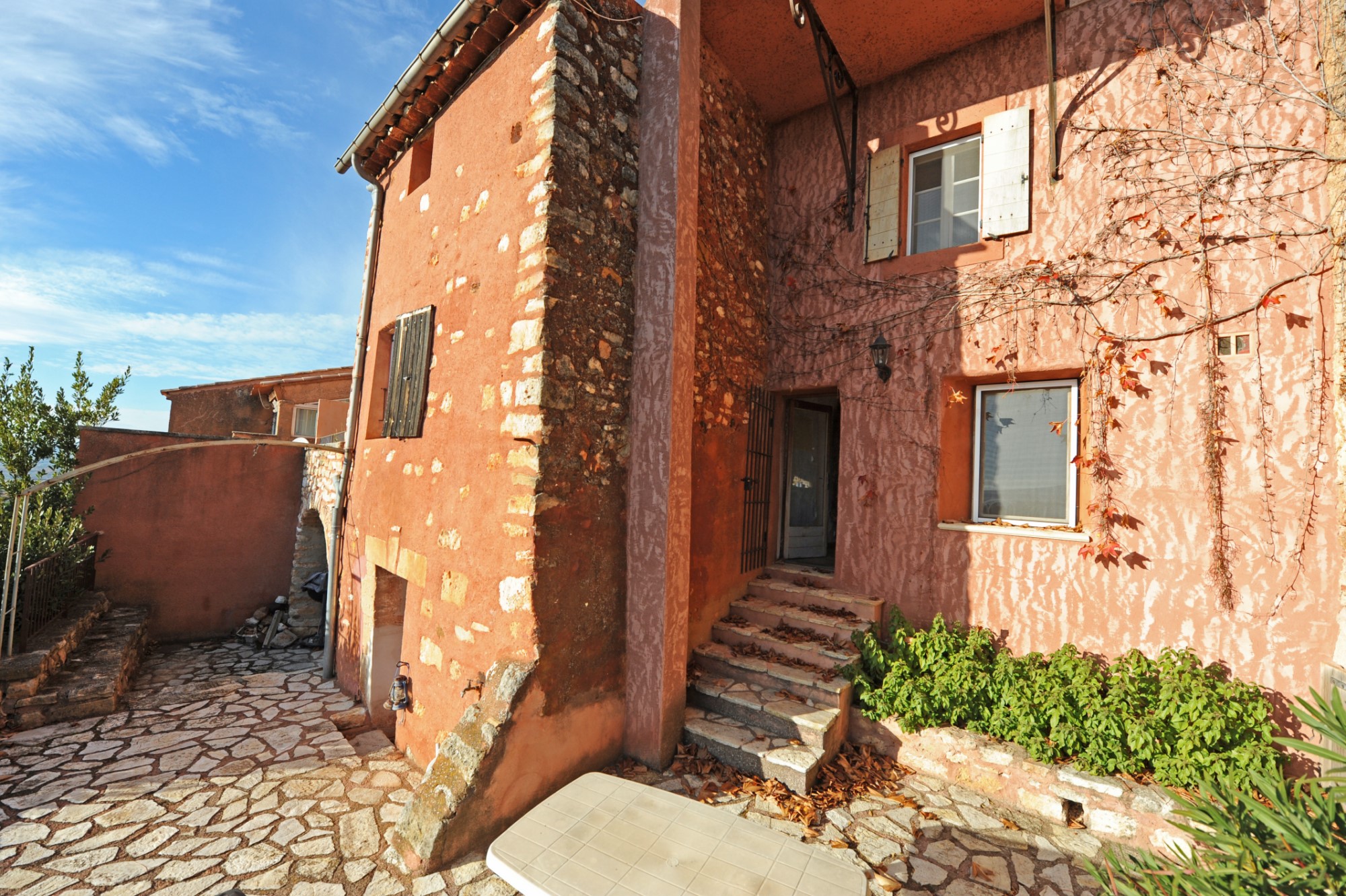 maison facade ocre