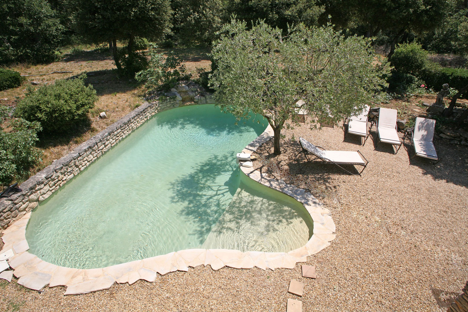 Mas restauré avec piscine à deux pas d'un village classé    