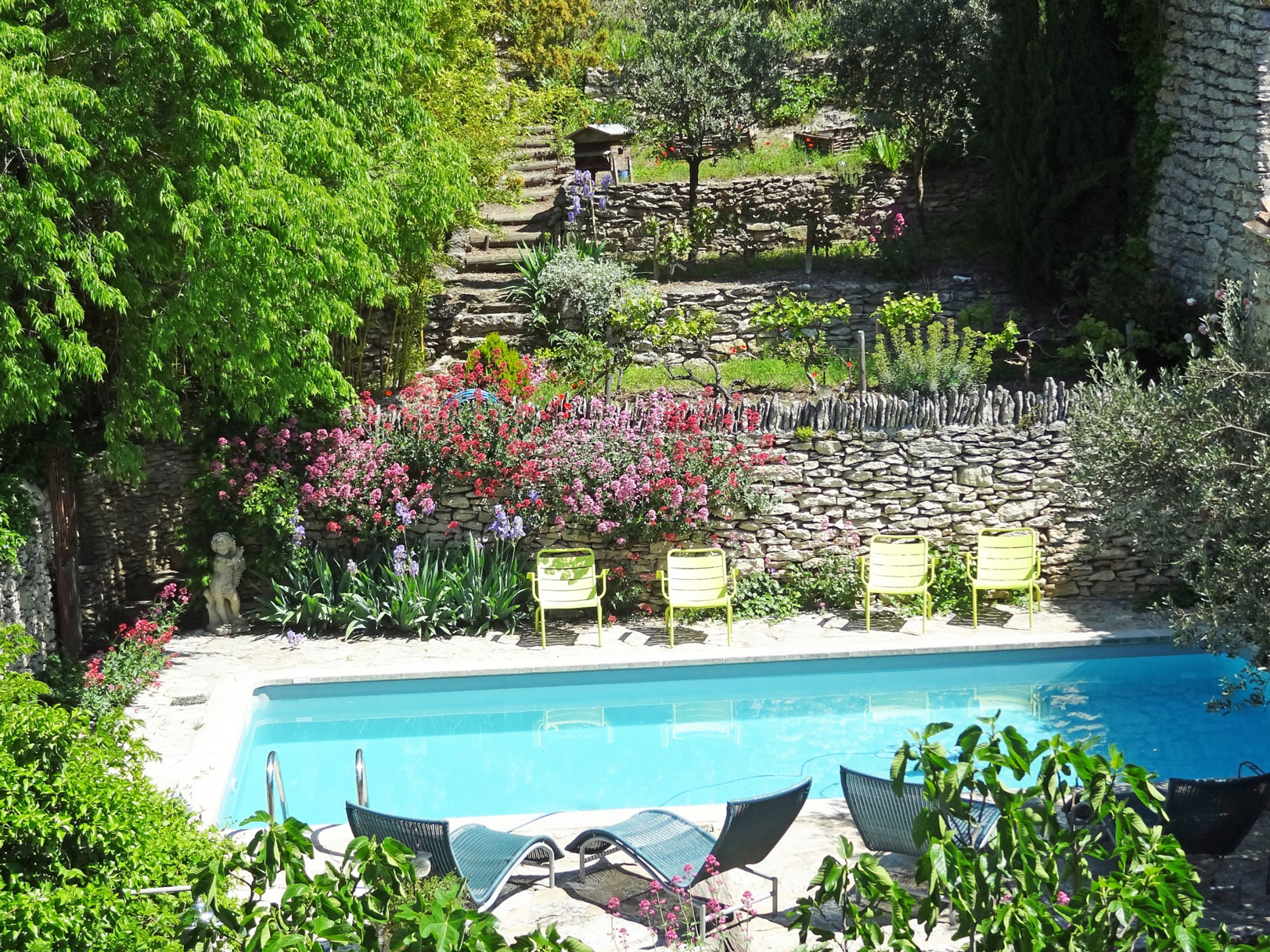 Magnifique maison de village avec piscine et terrain en terrasse   