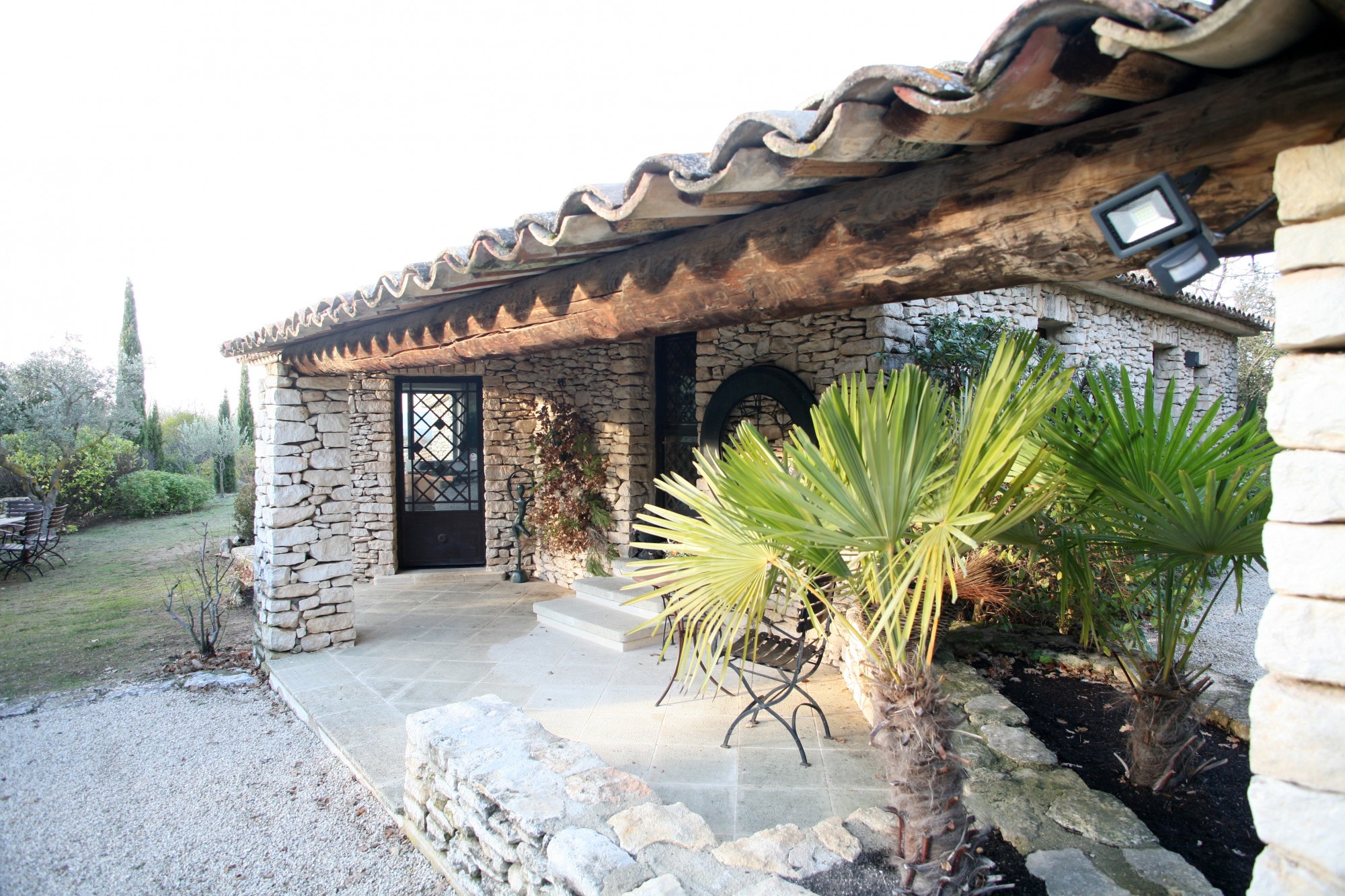 Maison traditionnelle en pierres avec piscine et très belle vue   