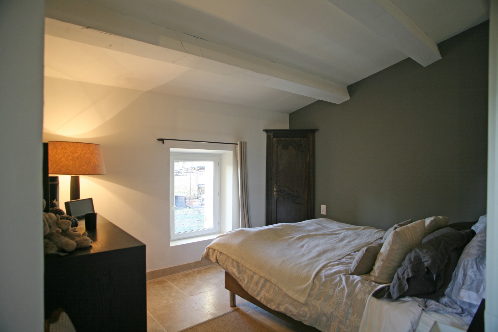 Maison traditionnelle en pierres avec piscine et très belle vue   