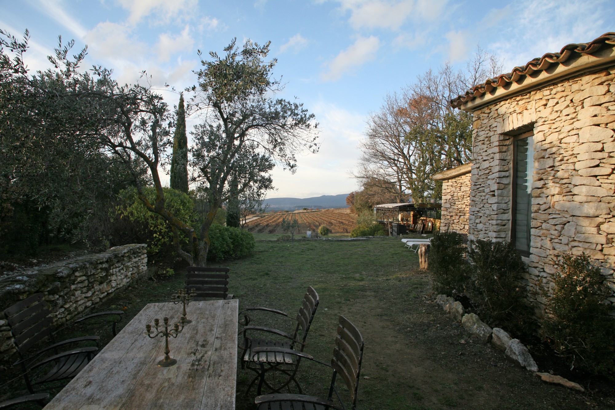 Maison traditionnelle en pierres avec piscine et très belle vue   