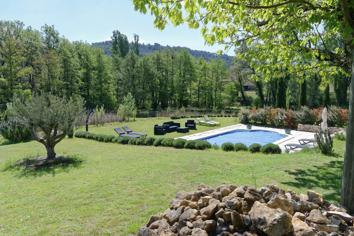 Très beau mas avec piscine sur plus de deux hectares de terrain    