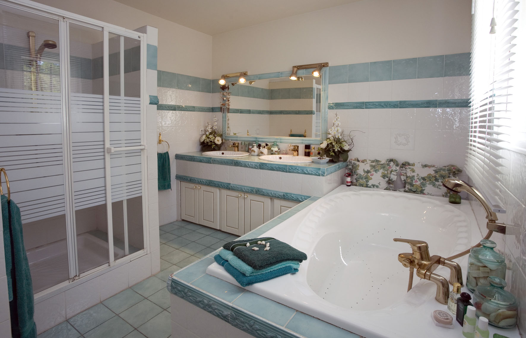 A vendre,  villa de 5 chambres avec piscine sur Saint-Antoine, L’Isle-sur-la-Sorgue  