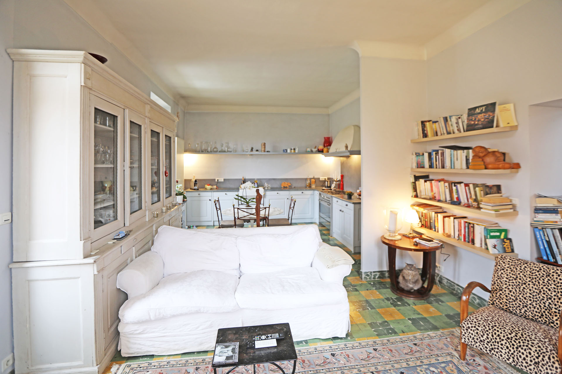 A vendre,  propriété à Apt de 3 bâtiments, 7 chambres et une piscine  