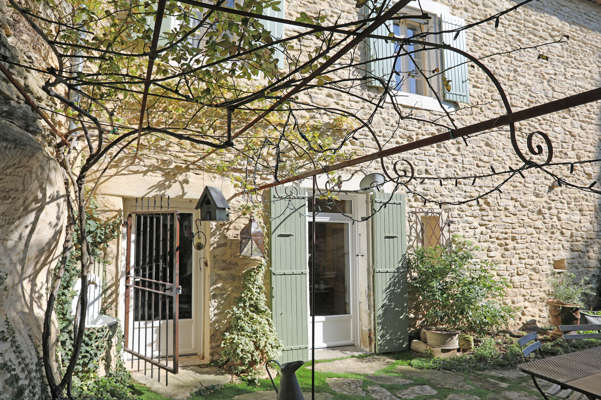 Maison de village en Luberon  avec cour privative  
