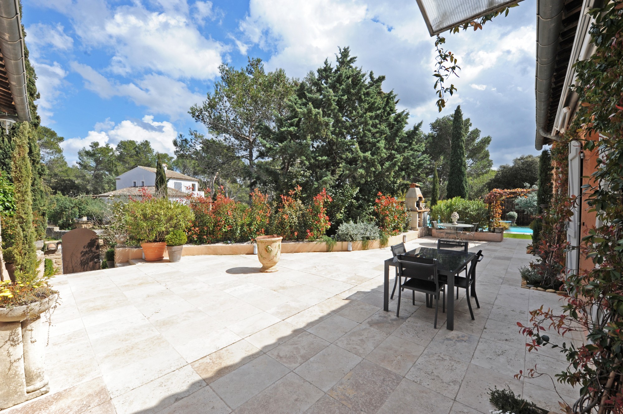 Villa de plain pied avec piscine entre Luberon et Alpilles   