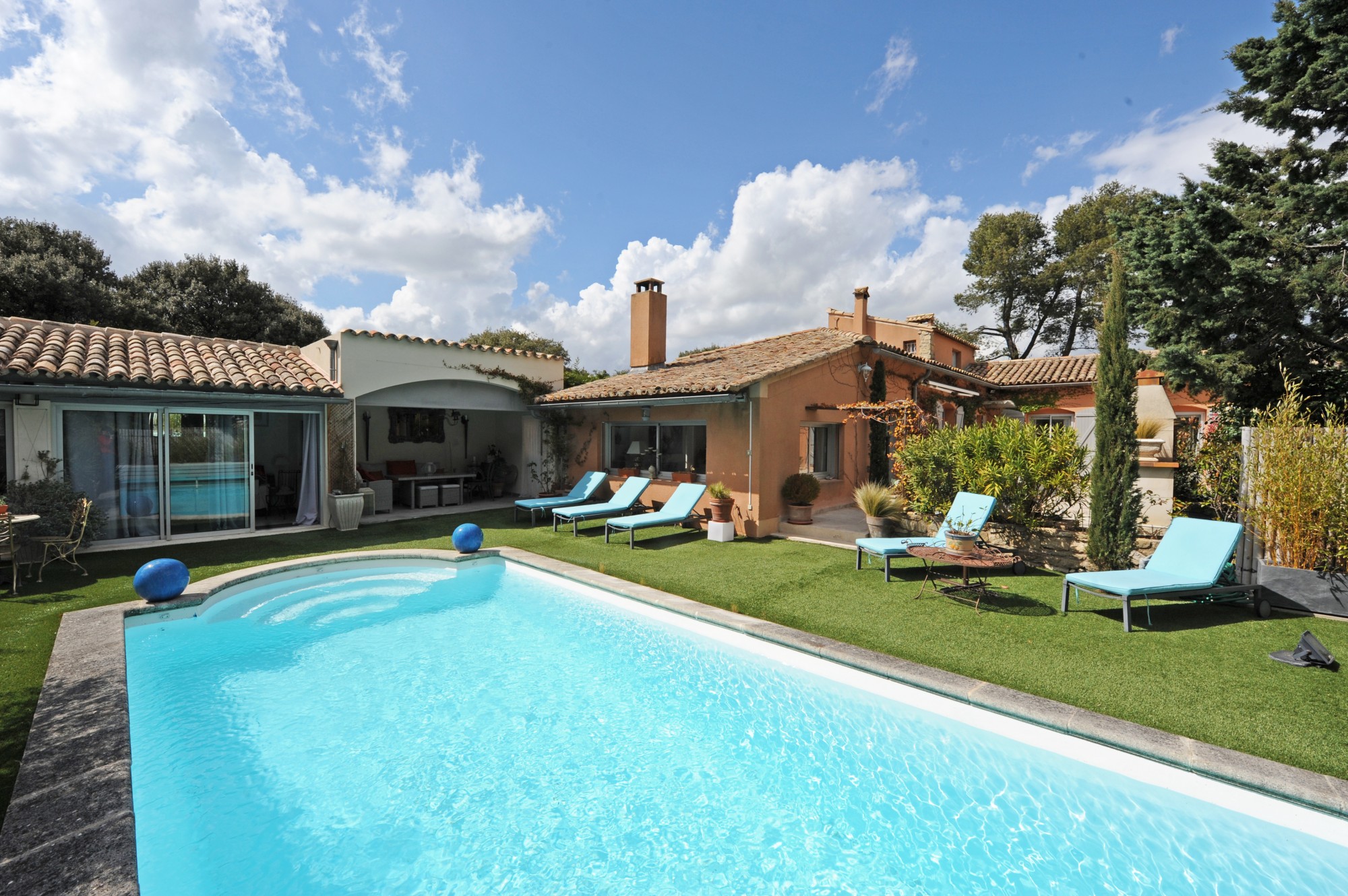 Villa de plain pied avec piscine entre Luberon et Alpilles   