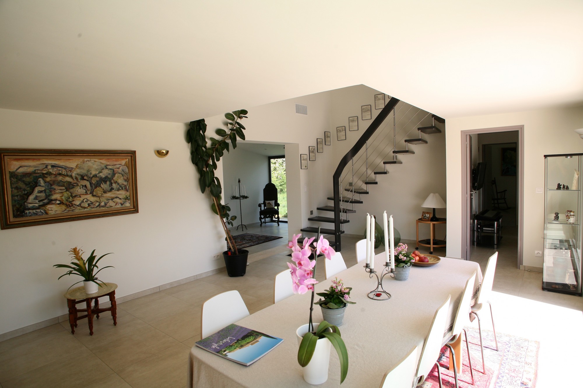 Maison traditionnelle avec piscine et annexes parfaitement restaurée et dynamisée   