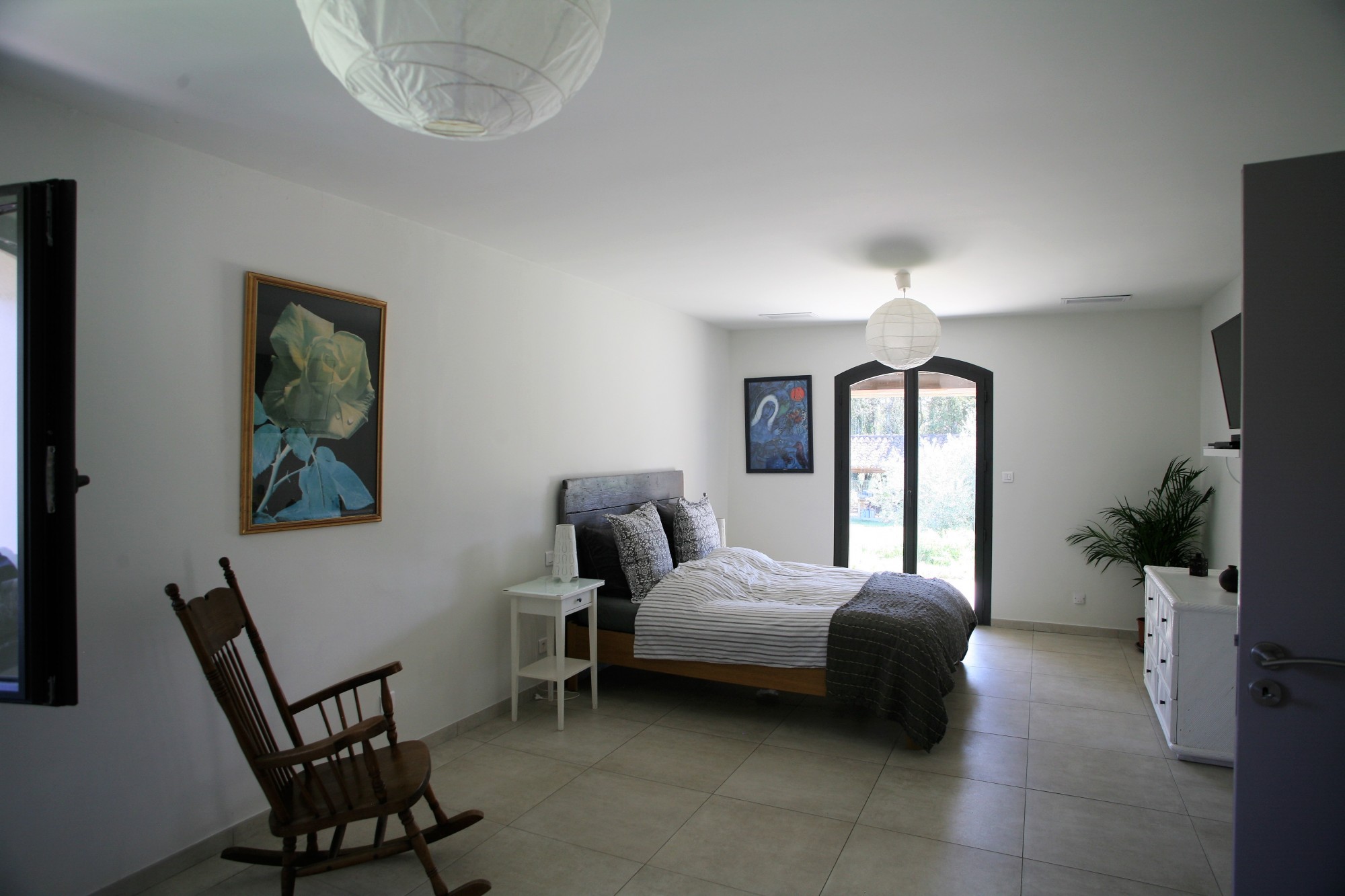 Maison traditionnelle avec piscine et annexes parfaitement restaurée et dynamisée   