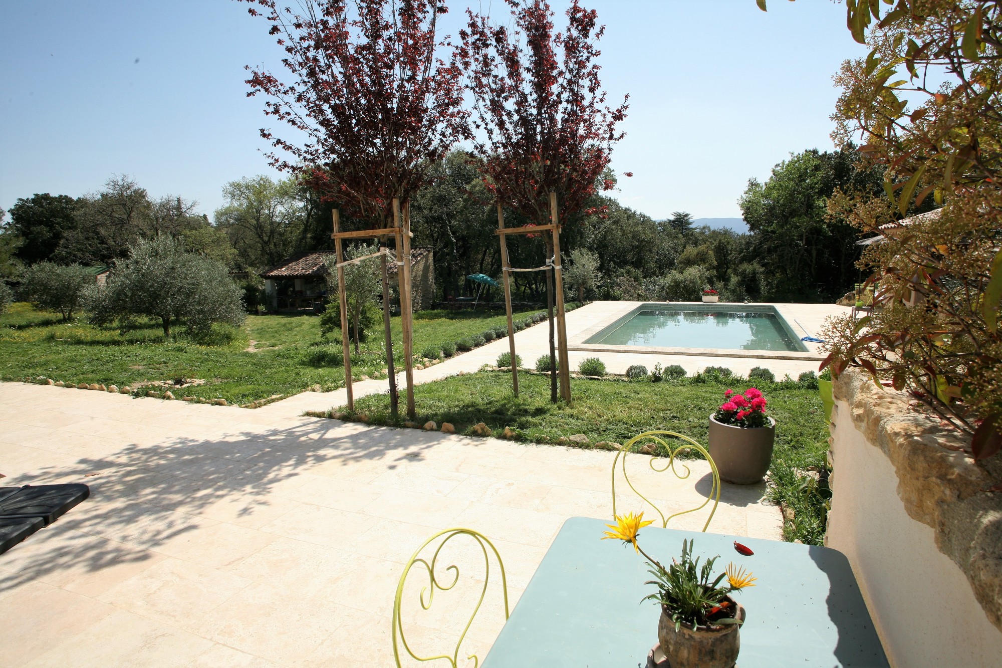 Maison traditionnelle avec piscine et annexes parfaitement restaurée et dynamisée   