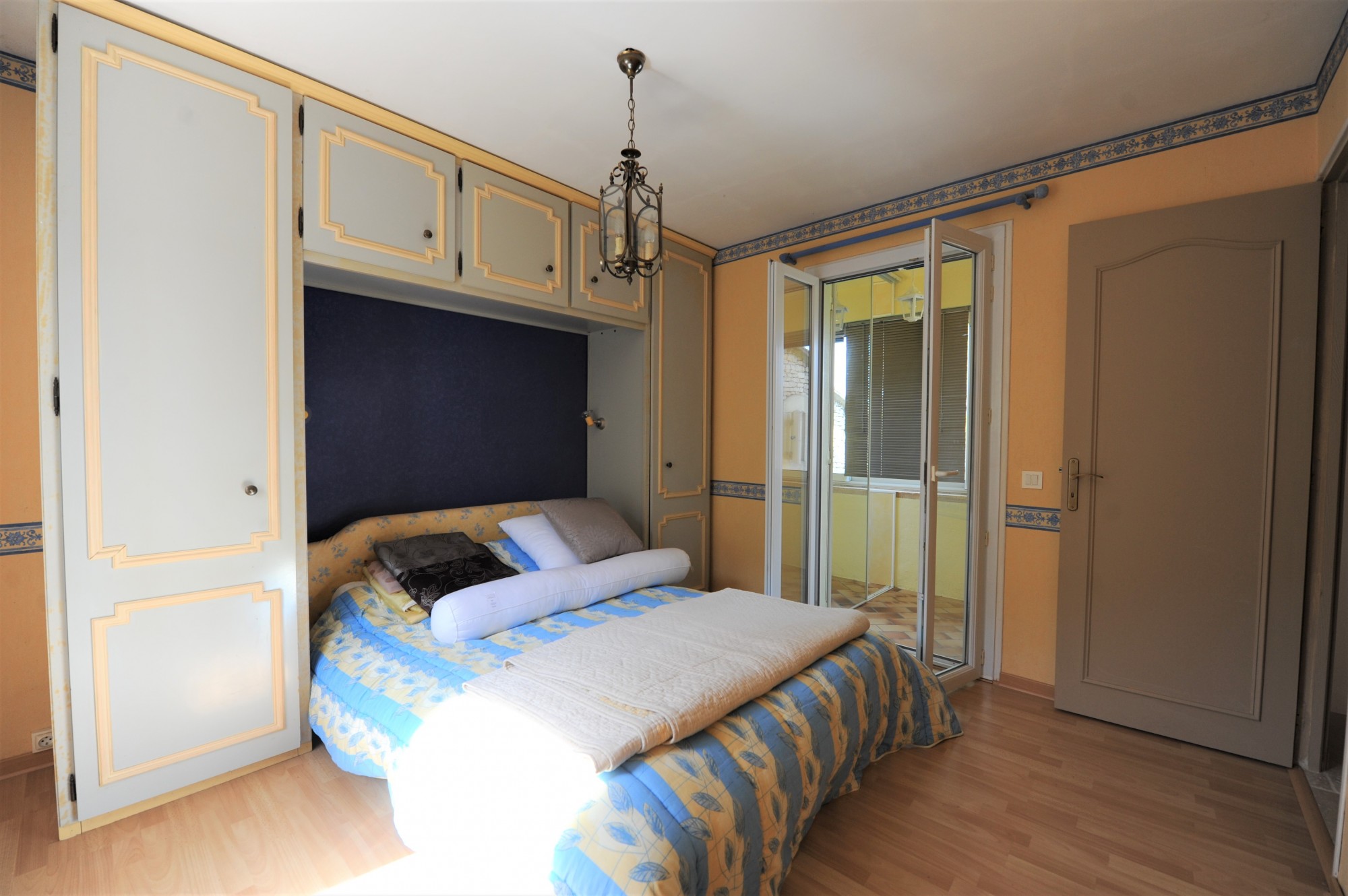 Belle maison en pierre en position dominante sur 1,3 hectare   