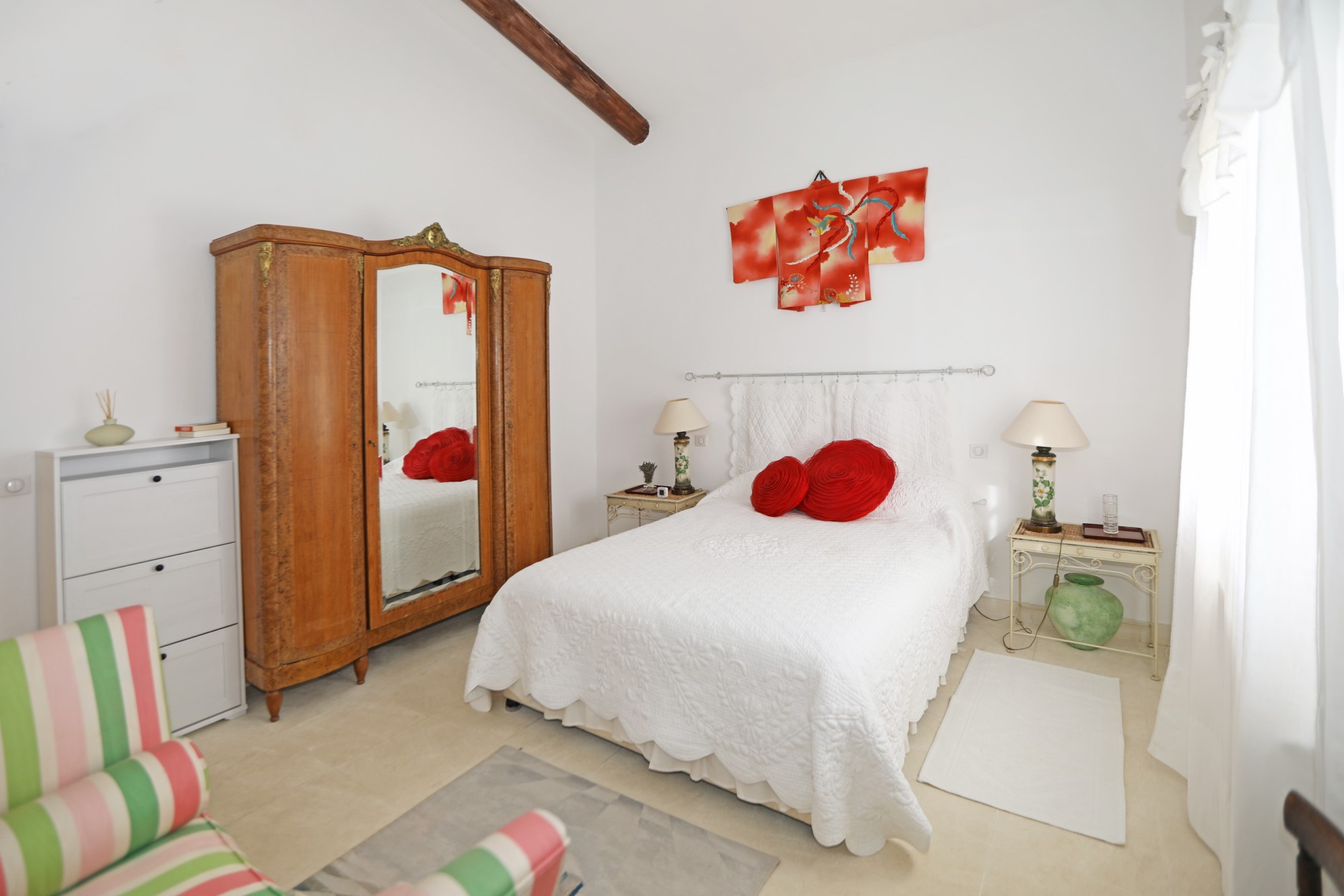 villa avec piscine et dépendances proche authentique village du Luberon   
