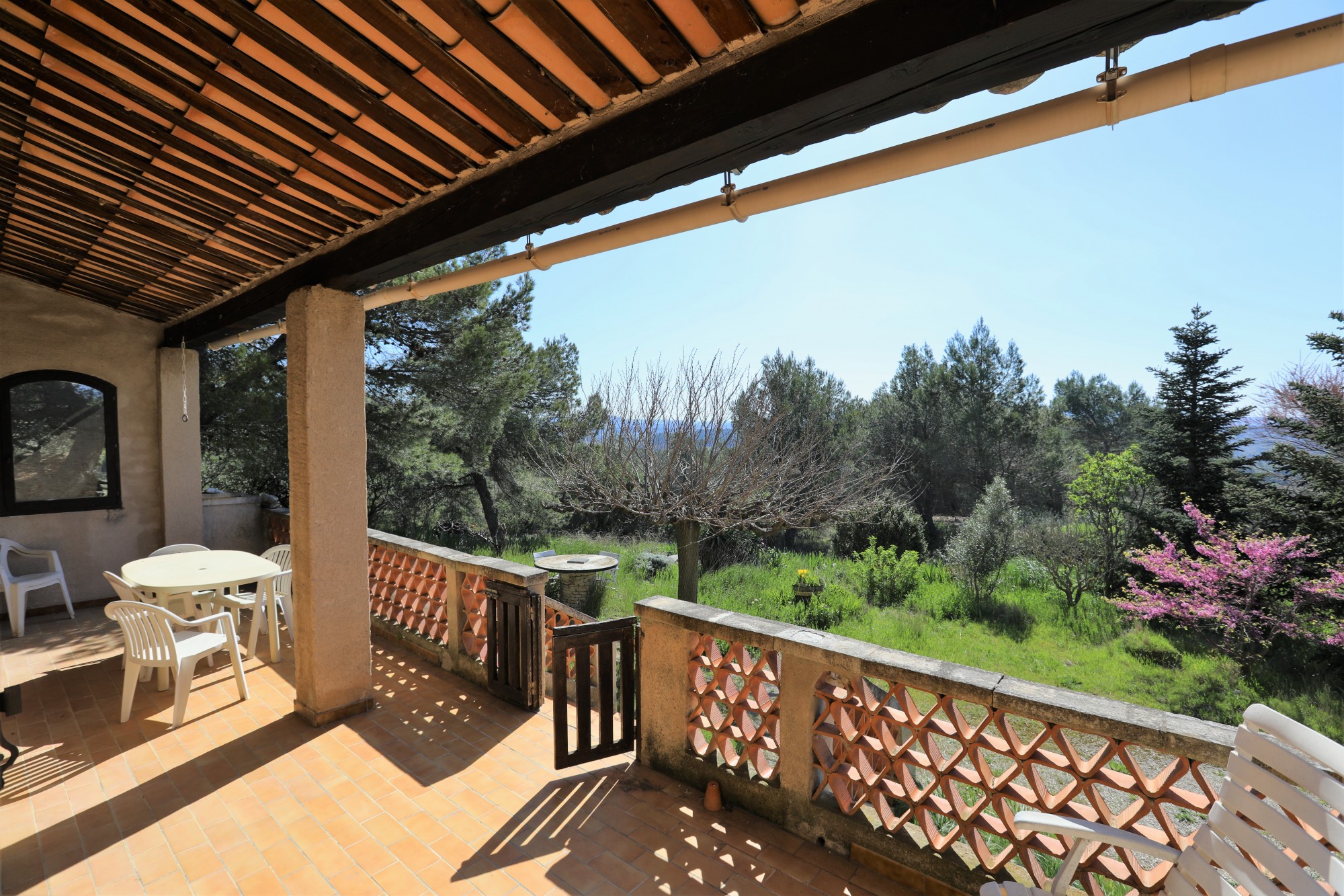 Maison de 3 chambres avec garage et jardin en Luberon    