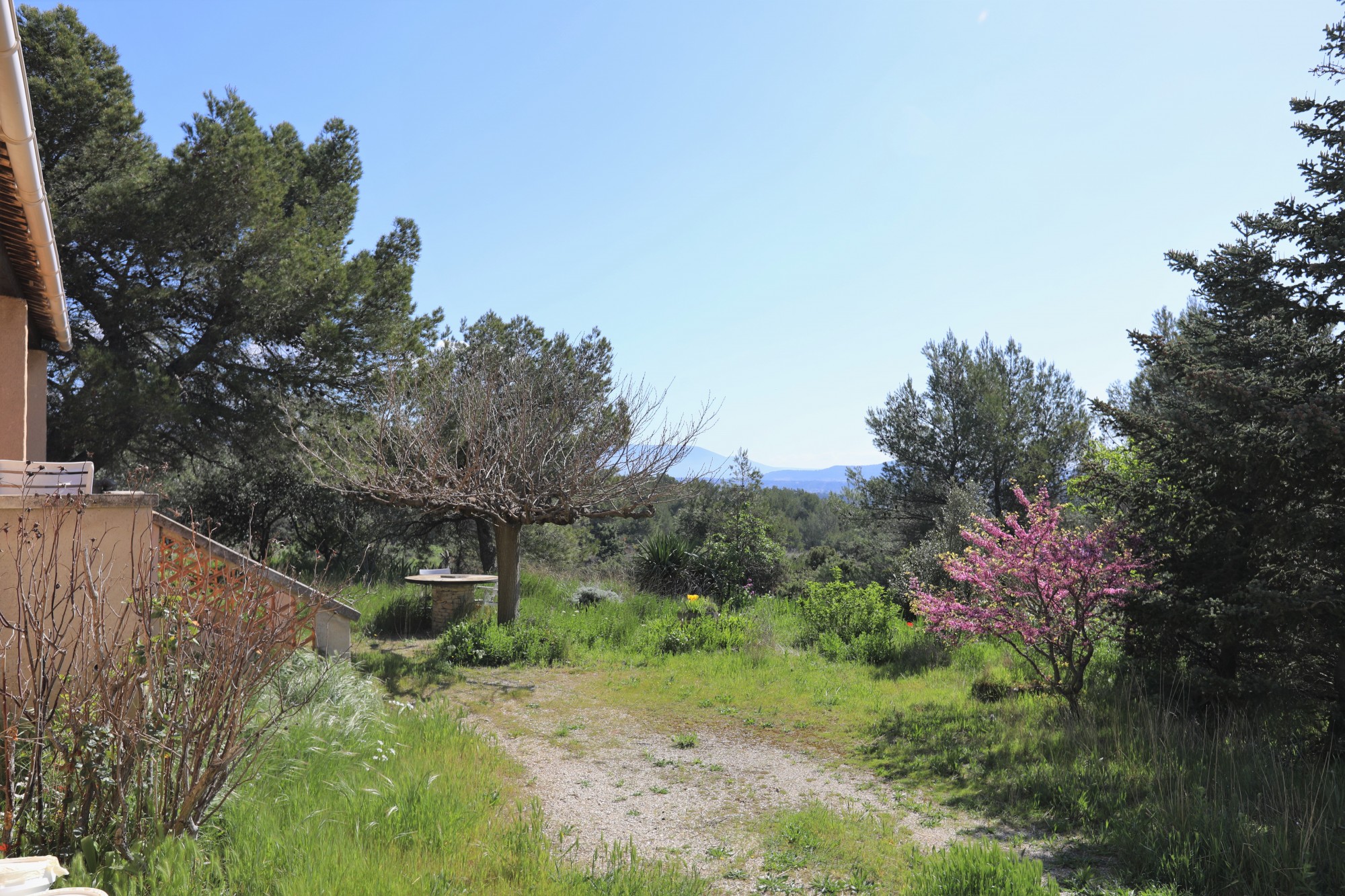 Maison de 3 chambres avec garage et jardin en Luberon    