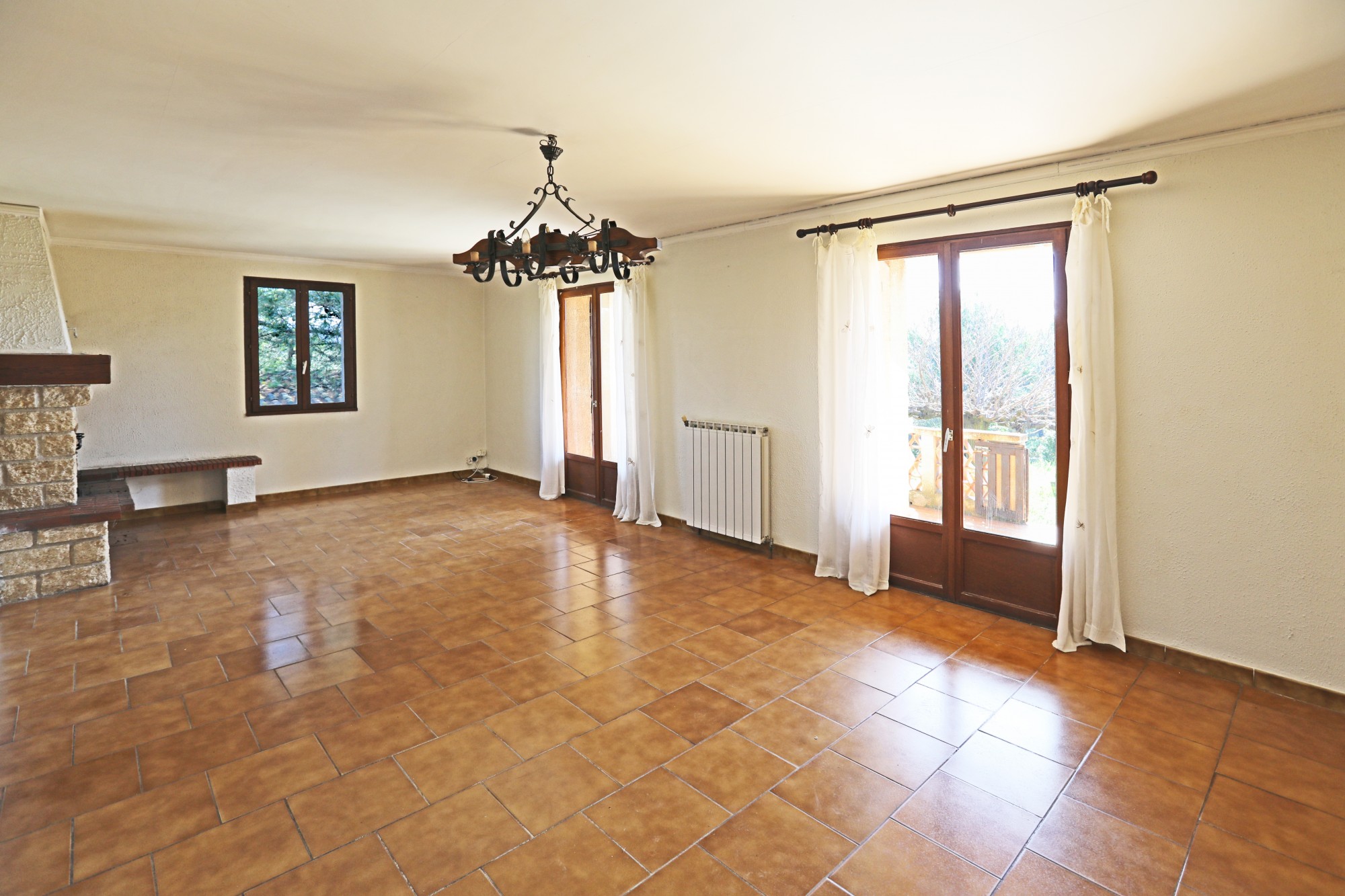 Maison de 3 chambres avec garage et jardin en Luberon    