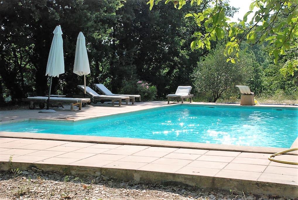 beau mas de village avec piscine dans le Luberon   