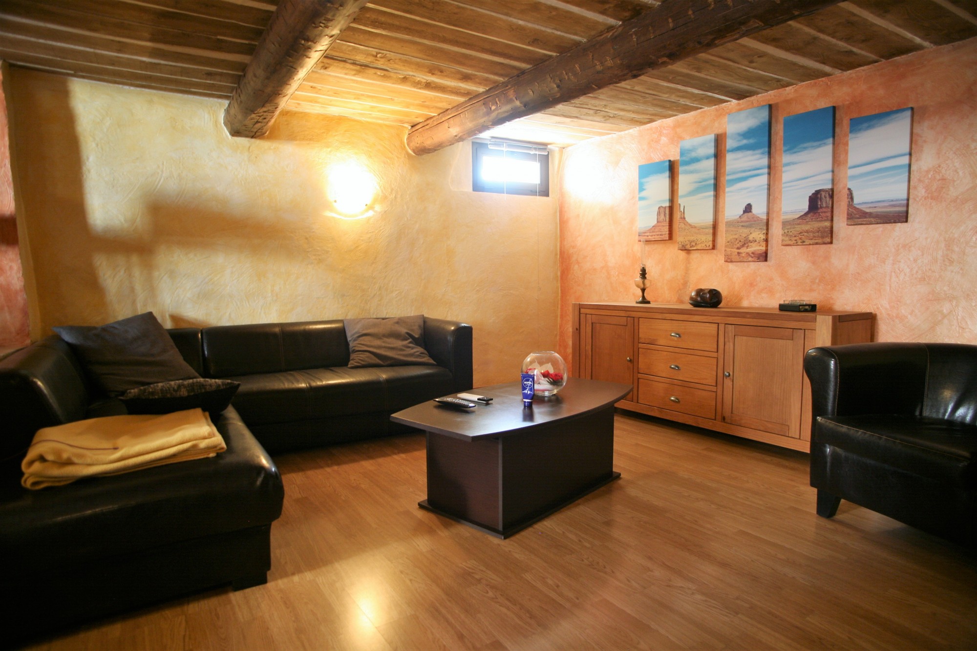 Proche du Colorado Provencal, maison de village avec piscine   