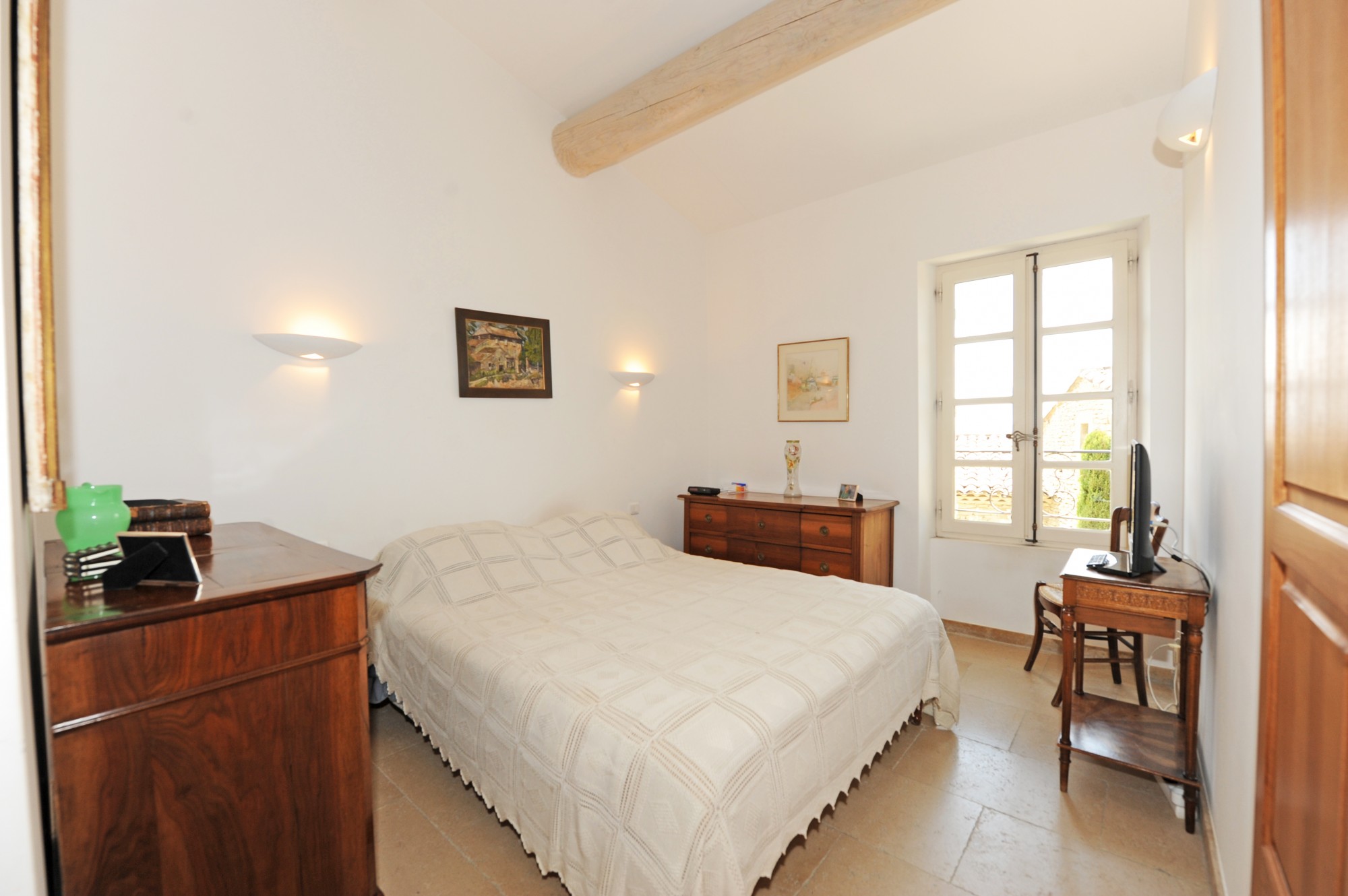 Jolie maison de charme avec piscine dans le village de Gordes   