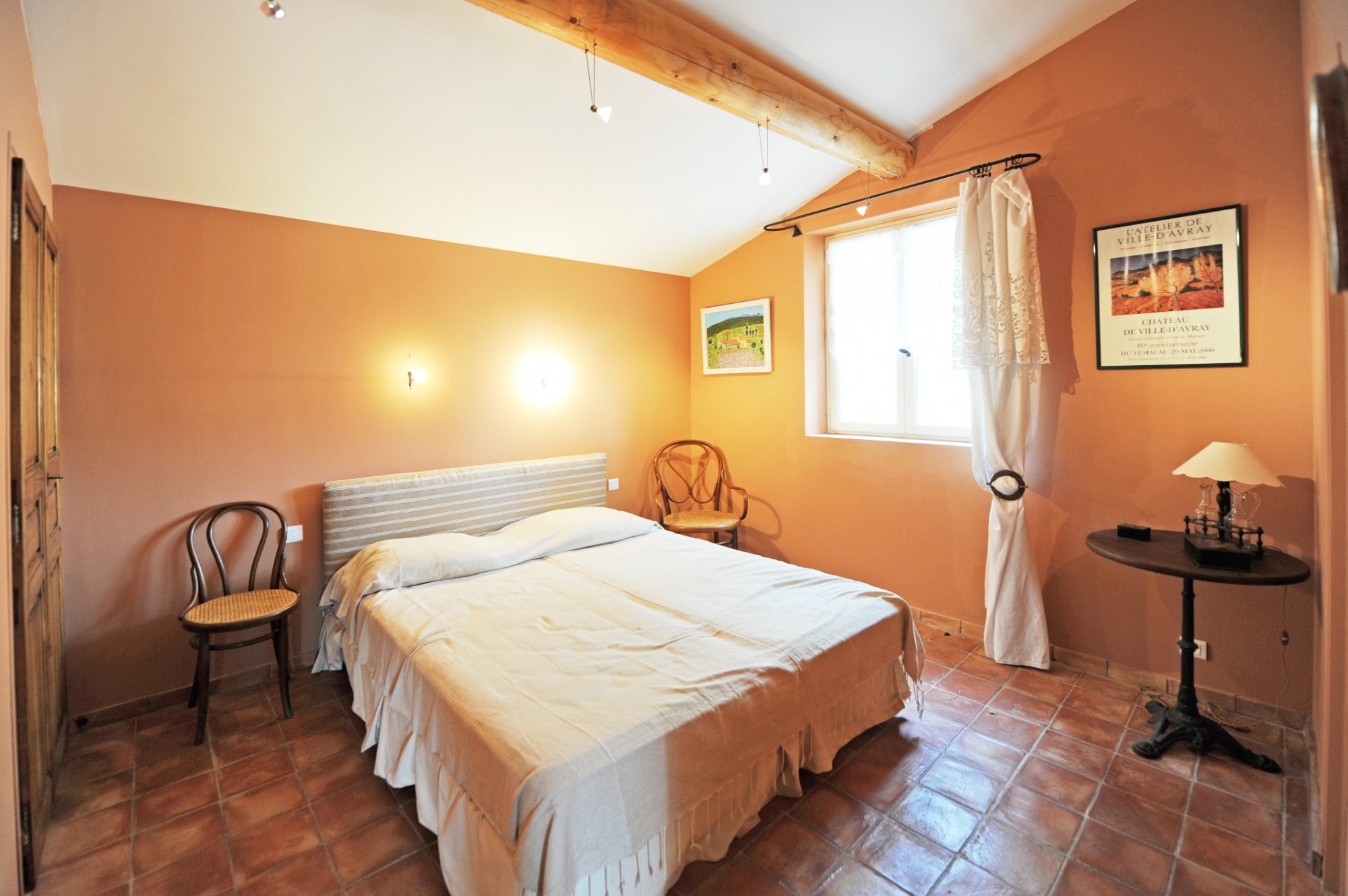 Bonnieux : belle villa en pierres en position dominante sur 2 hectares   