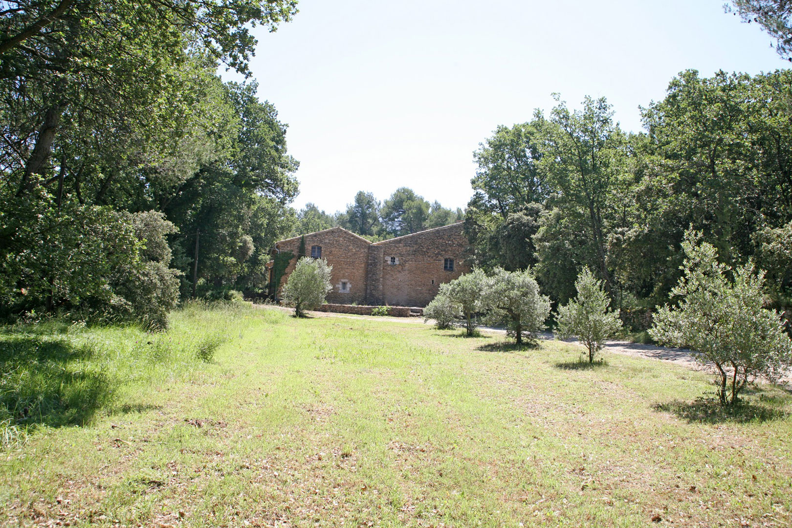 A vendre, mas ancien avec belle piscine   