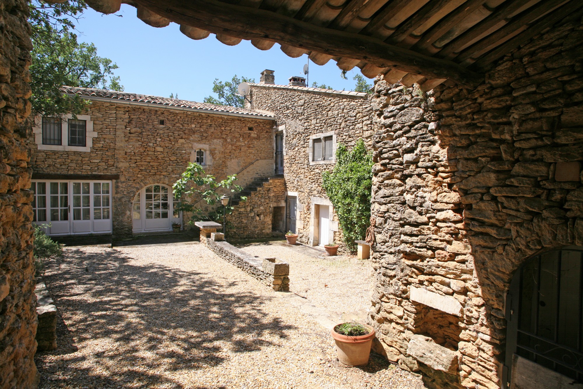 A vendre, mas ancien avec belle piscine   