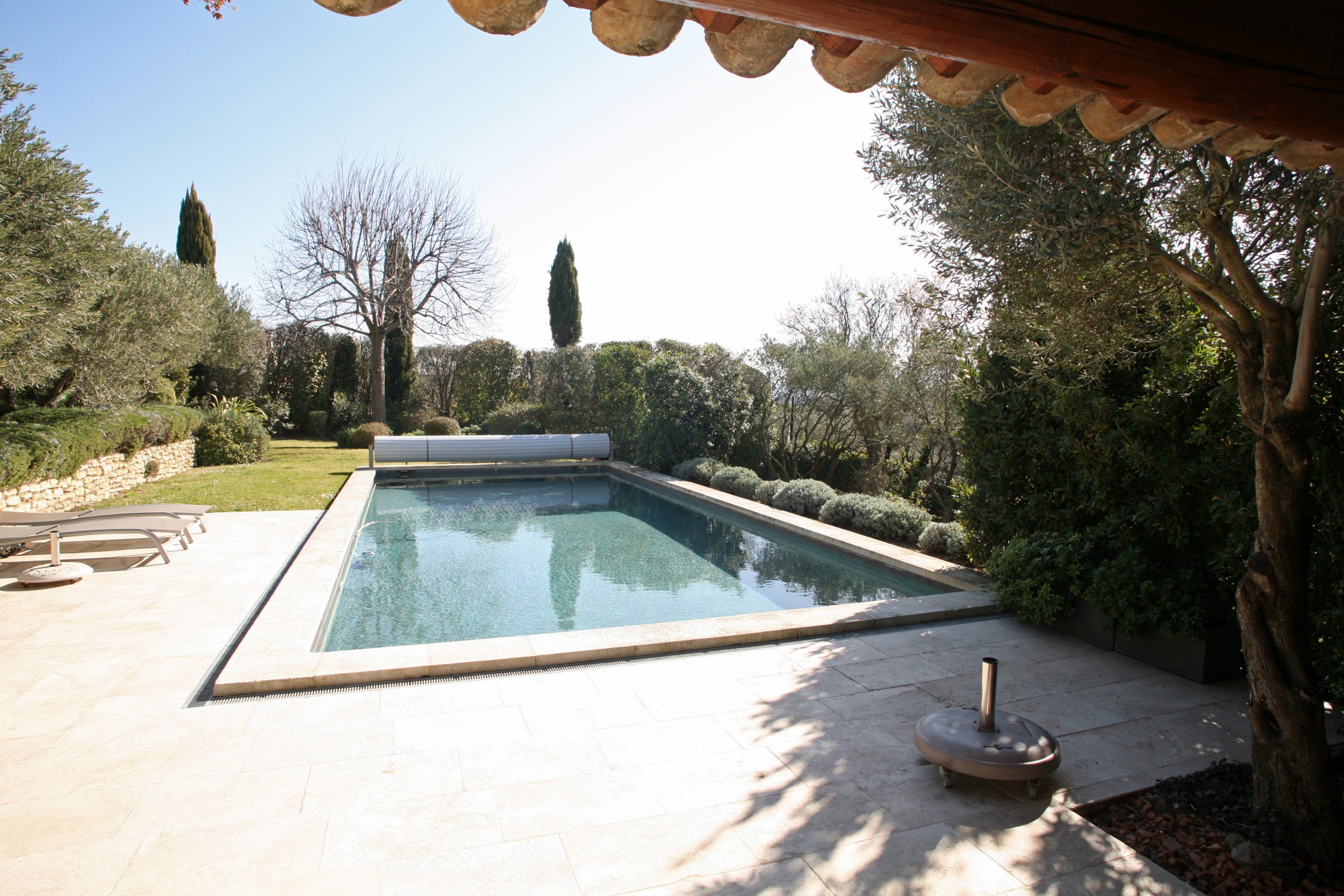 Maison de village avec piscine sur très beau jardin à vendre dans le Luberon    