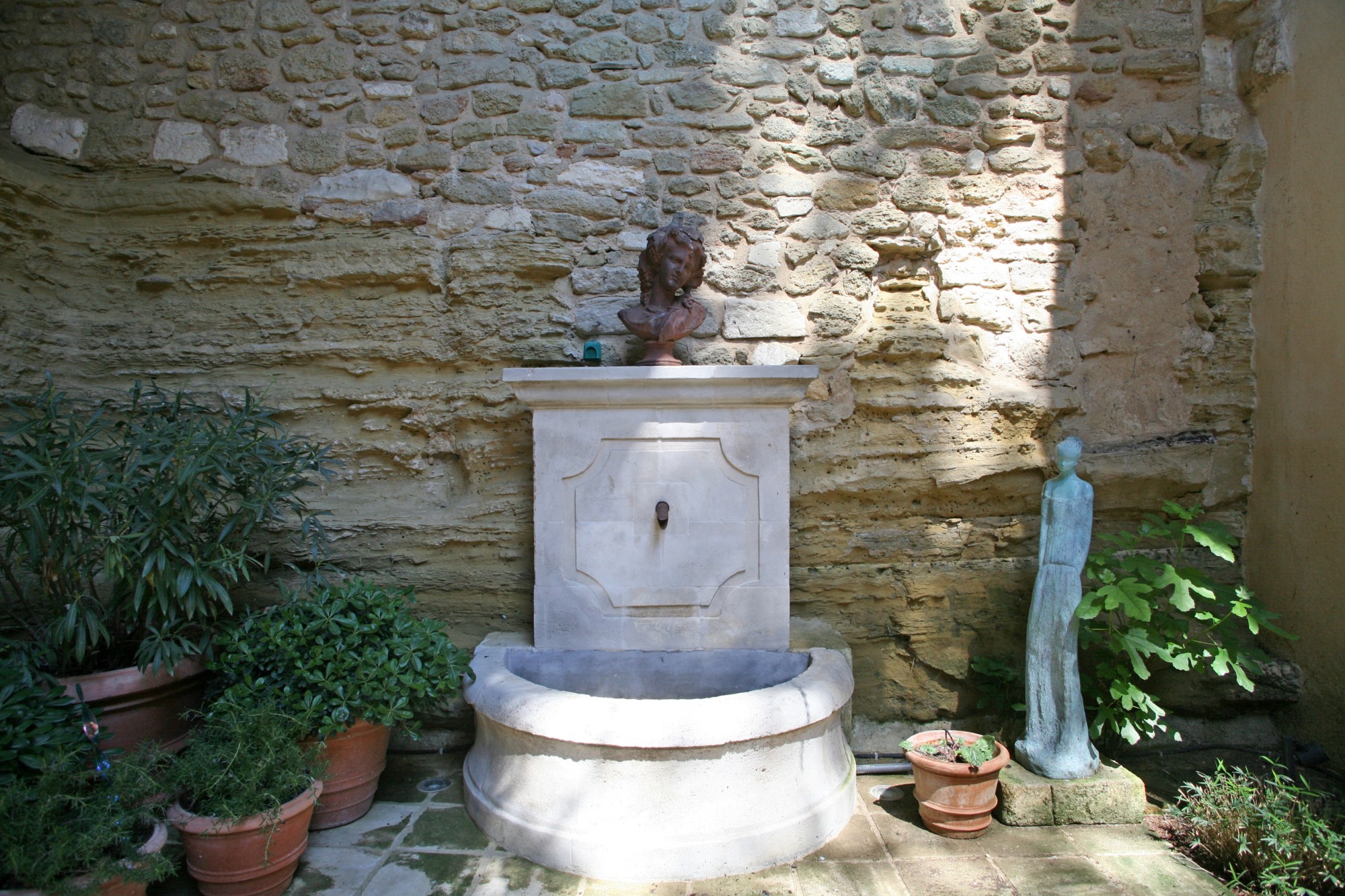 Ménerbes, très belle maison de village avec vues superbes   