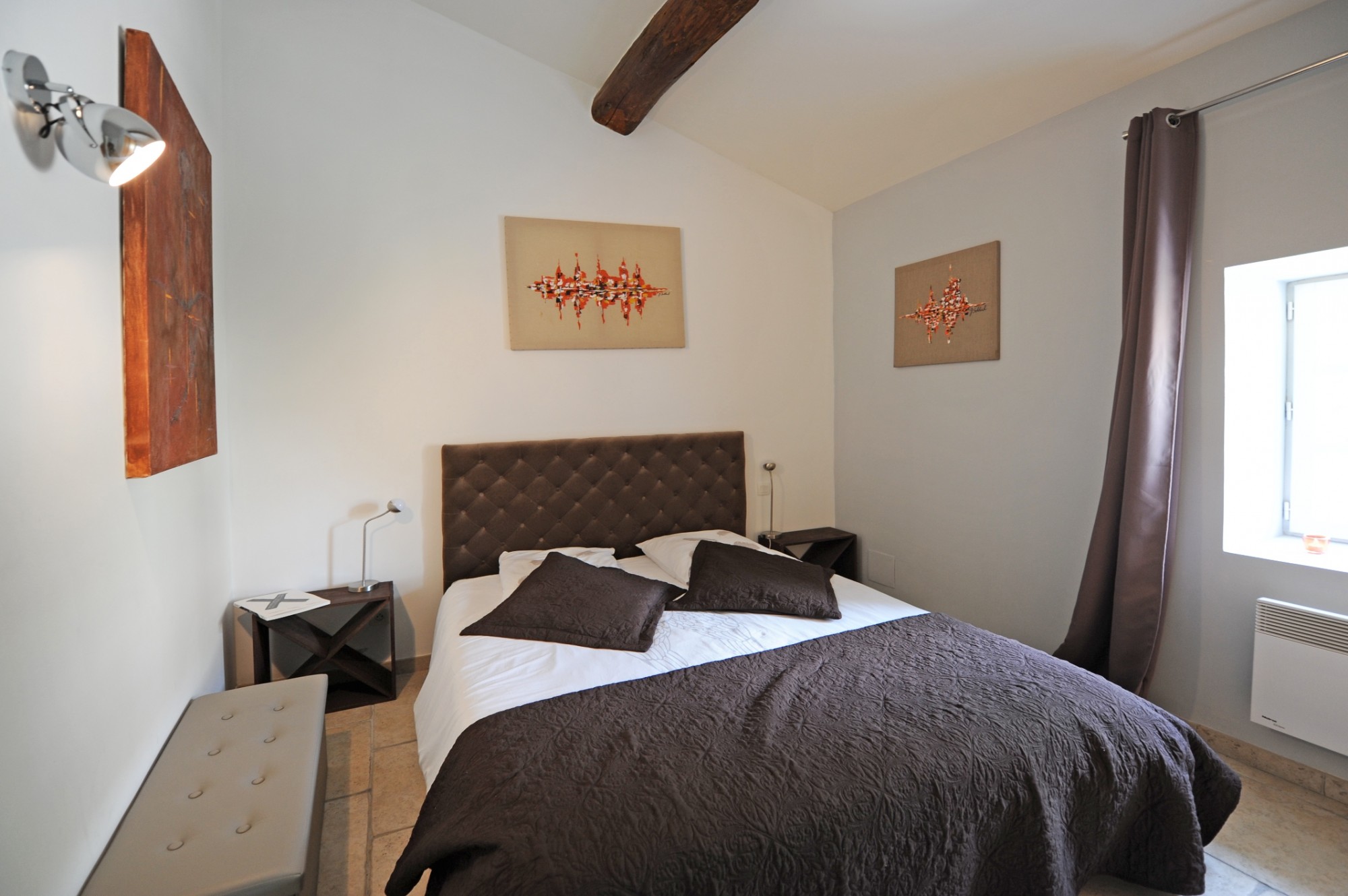 Gordes, au coeur d'un hameau, charmante maison en pierres   