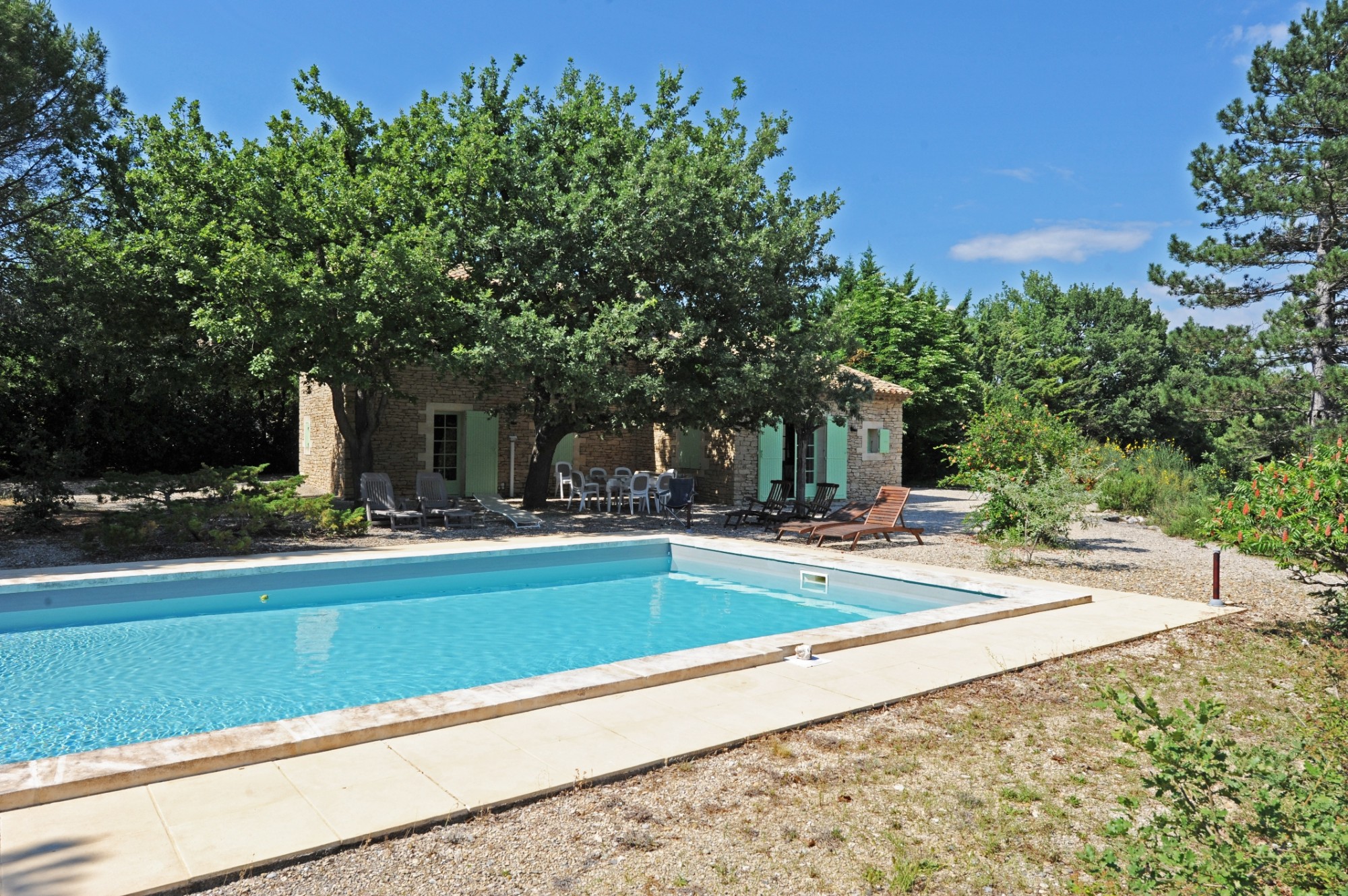 A Gordes, propriété d'agrément avec piscine sur 6500 m²    