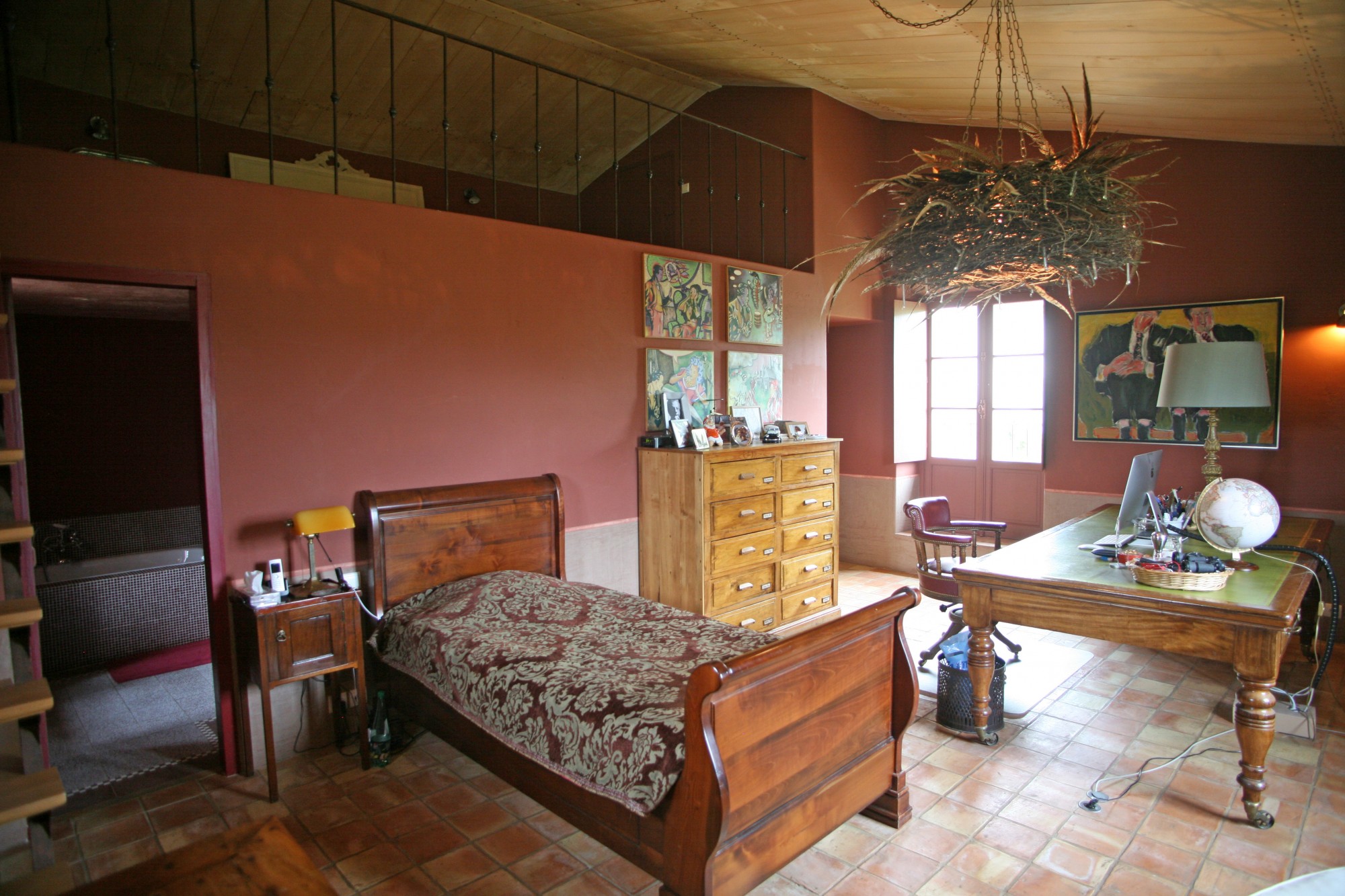 Superbe mas contemplant le village   