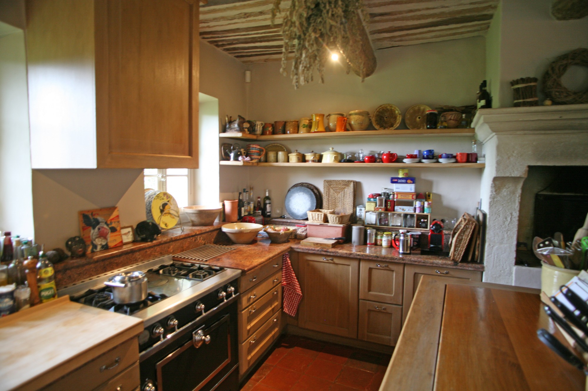 Superbe mas contemplant le village   
