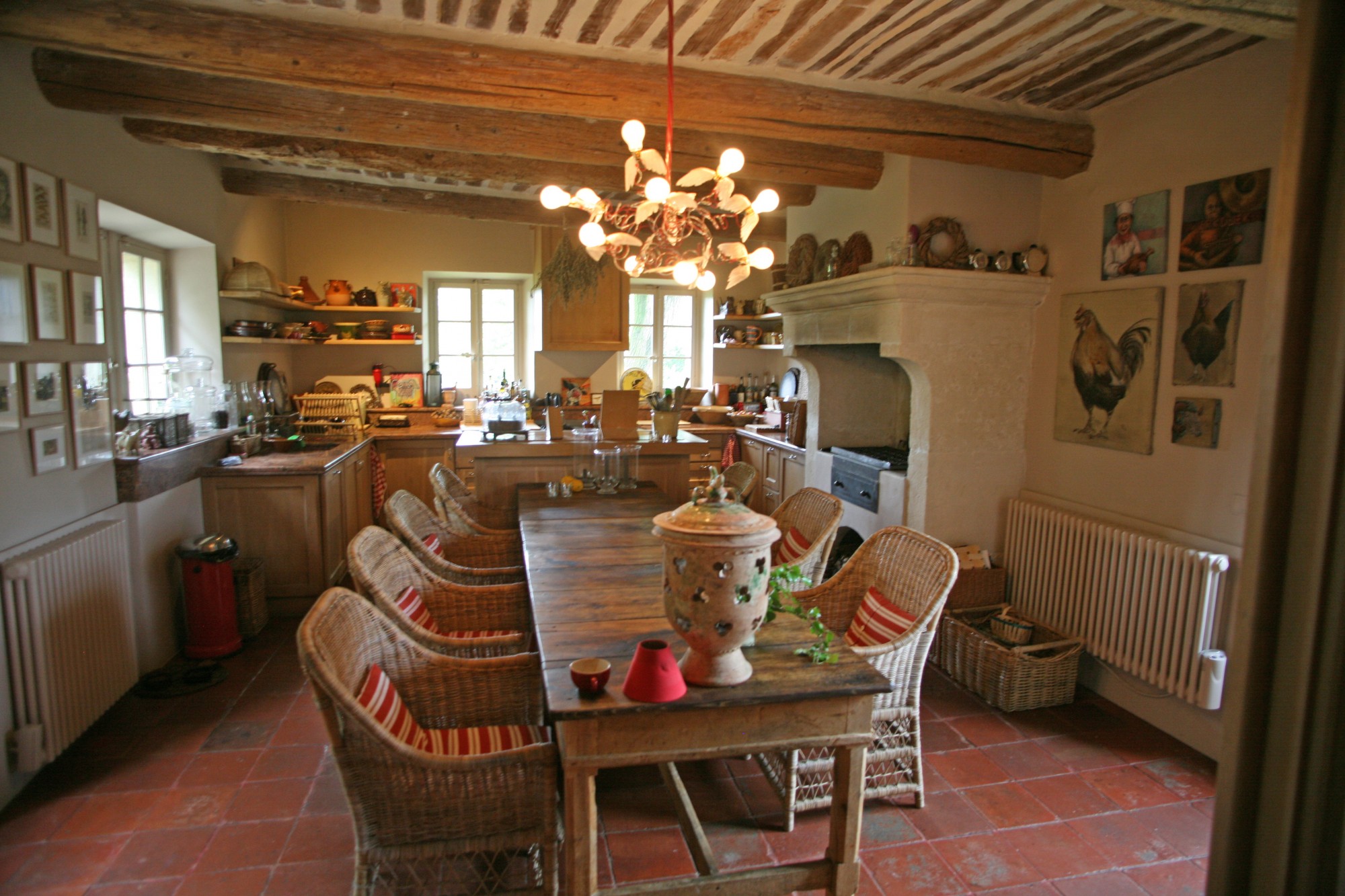 Superbe mas contemplant le village   