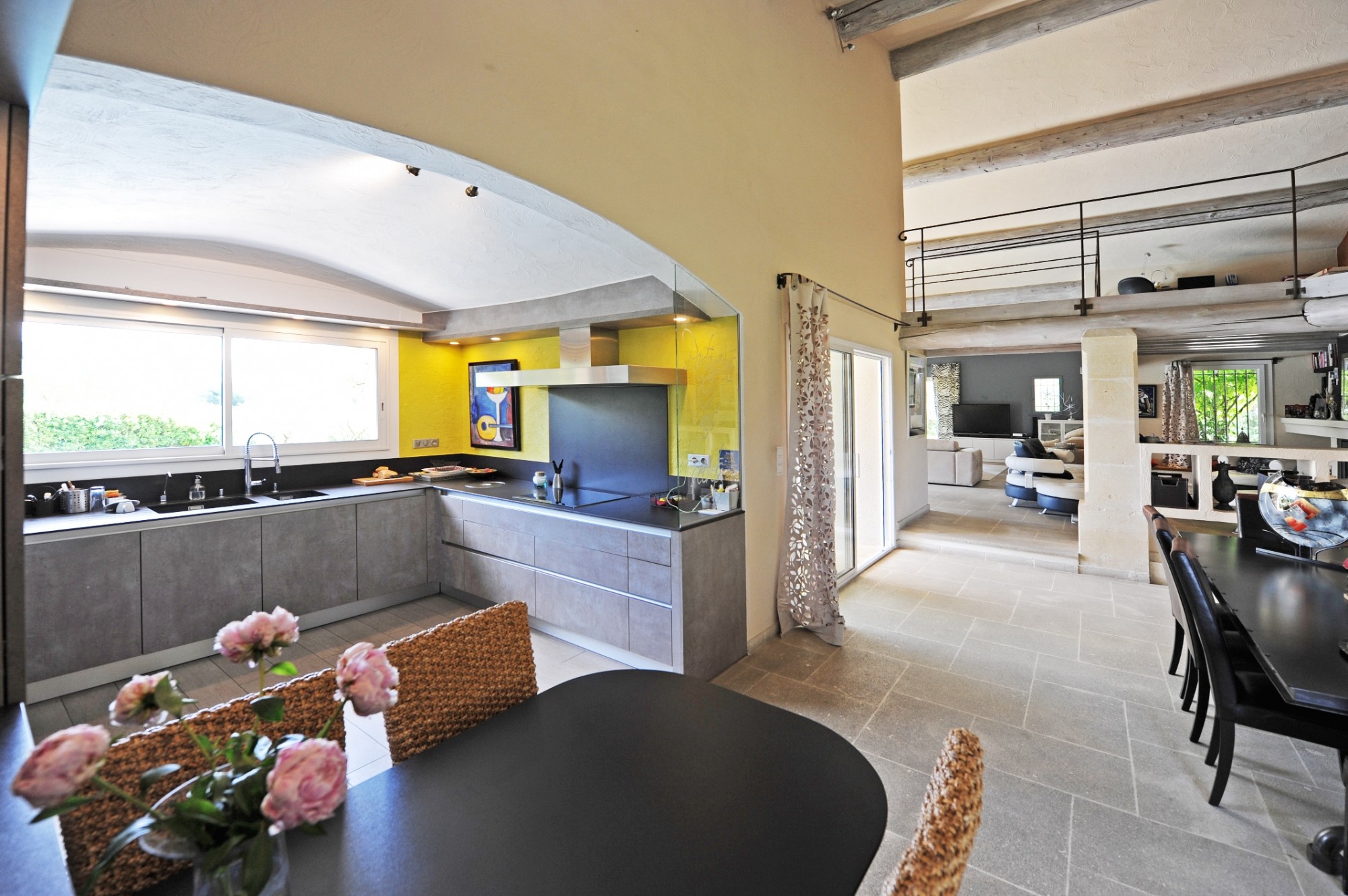 Propriété contemporaine avec 2 piscines proche de Gordes   