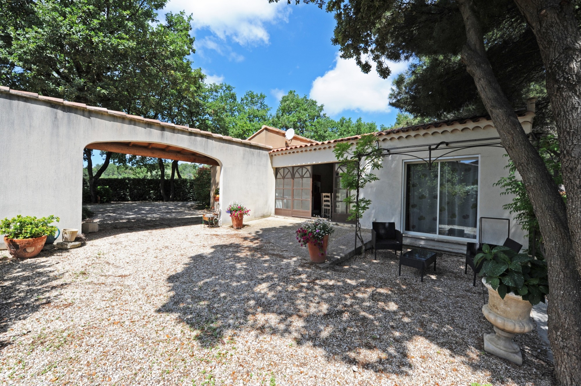 Propriété contemporaine avec 2 piscines proche de Gordes   
