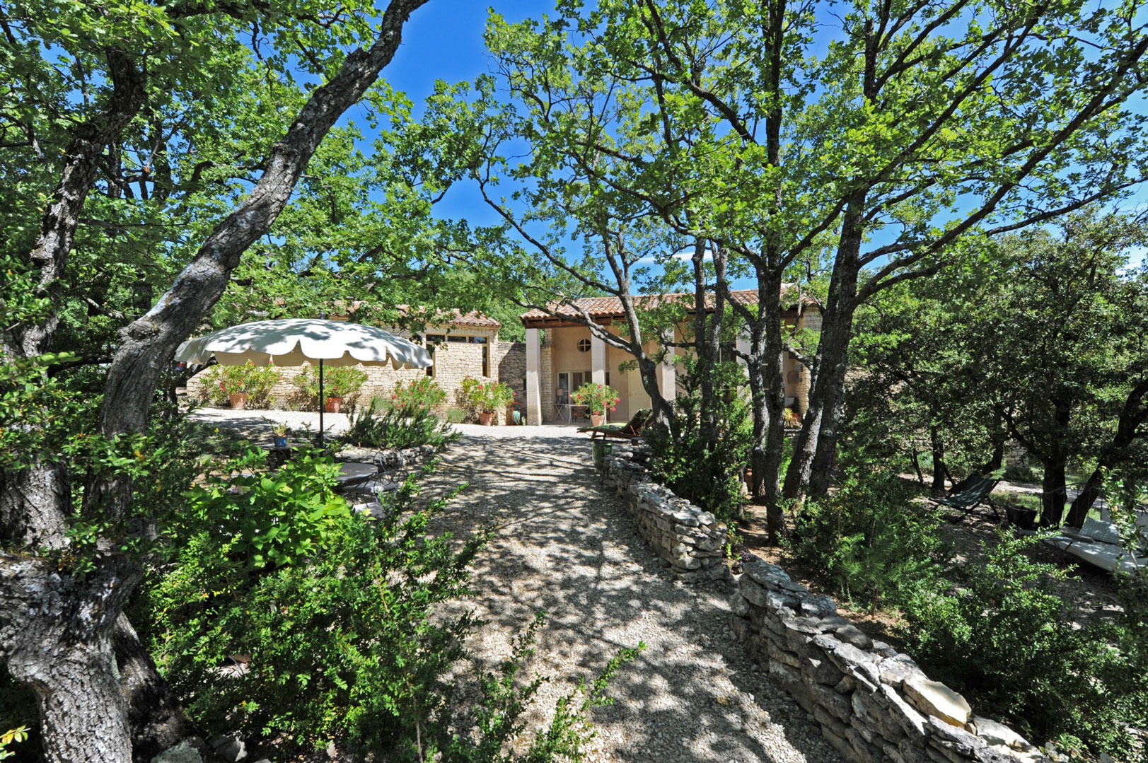 Maison contemporaine proche du village de Gordes   