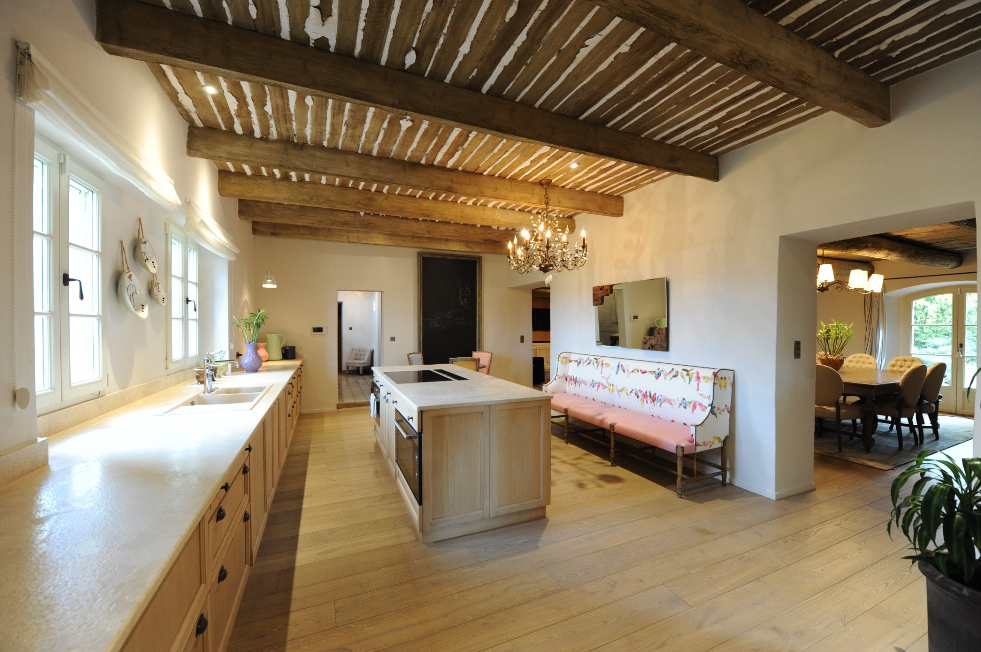grand mas superbement rénové au pied du Luberon   