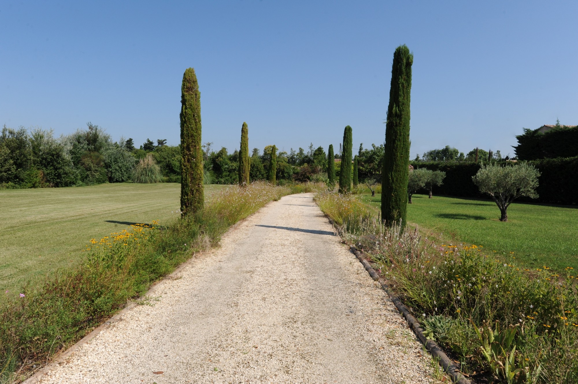 grand mas superbement rénové au pied du Luberon   