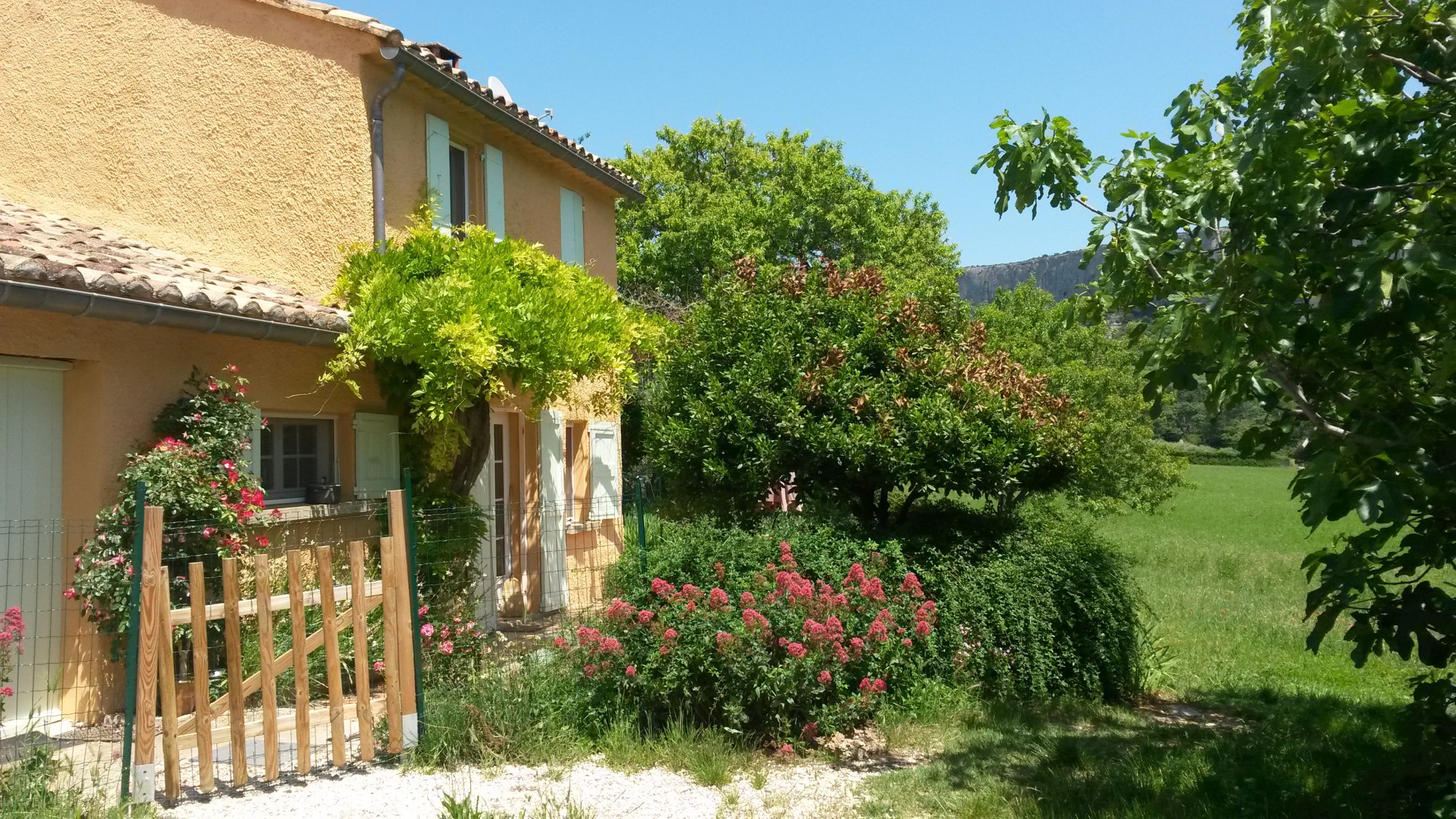 Luberon - Maison de hameau avec jolie vue   